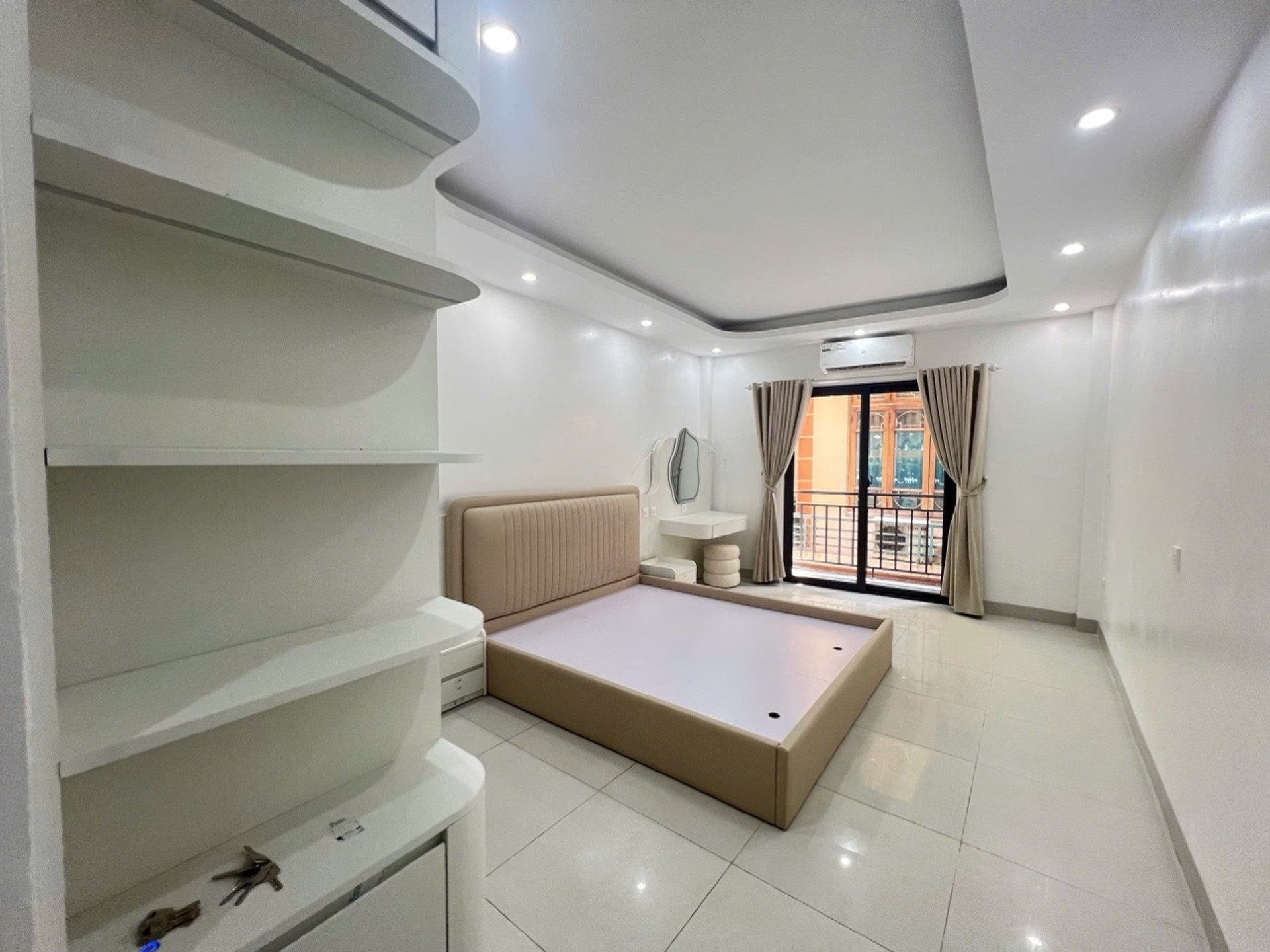 Bán nhà Hai Bà Trưng - diện tích 36m2 5 tầng - Nhà mới đẹp, thang máy - giá 12,8 tỷ