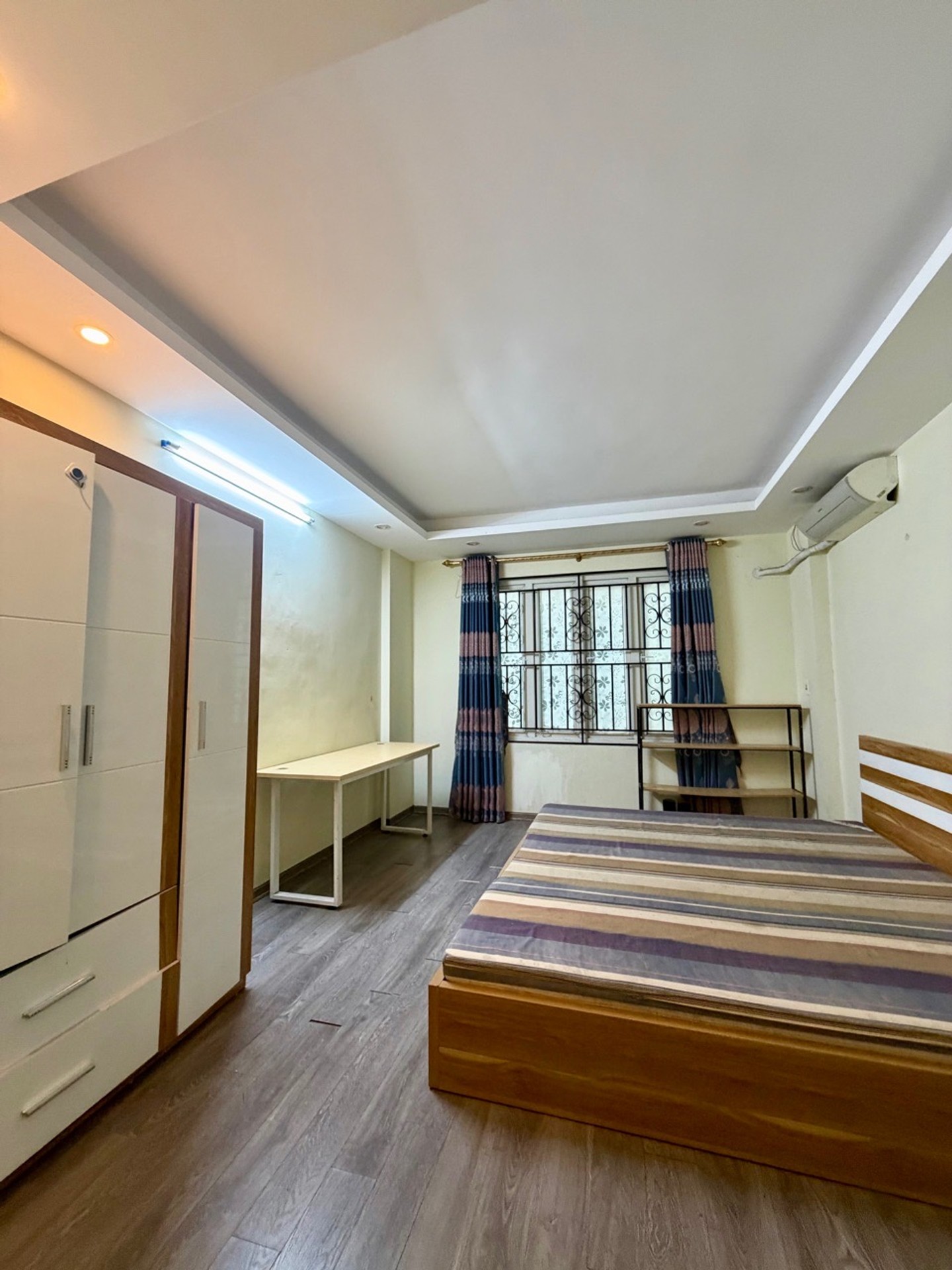 Bán nhà Lĩnh Nam - diện tích 46m2 5 tầng - Nhà đẹp, gần chợ đêm - giá 7 tỷ
