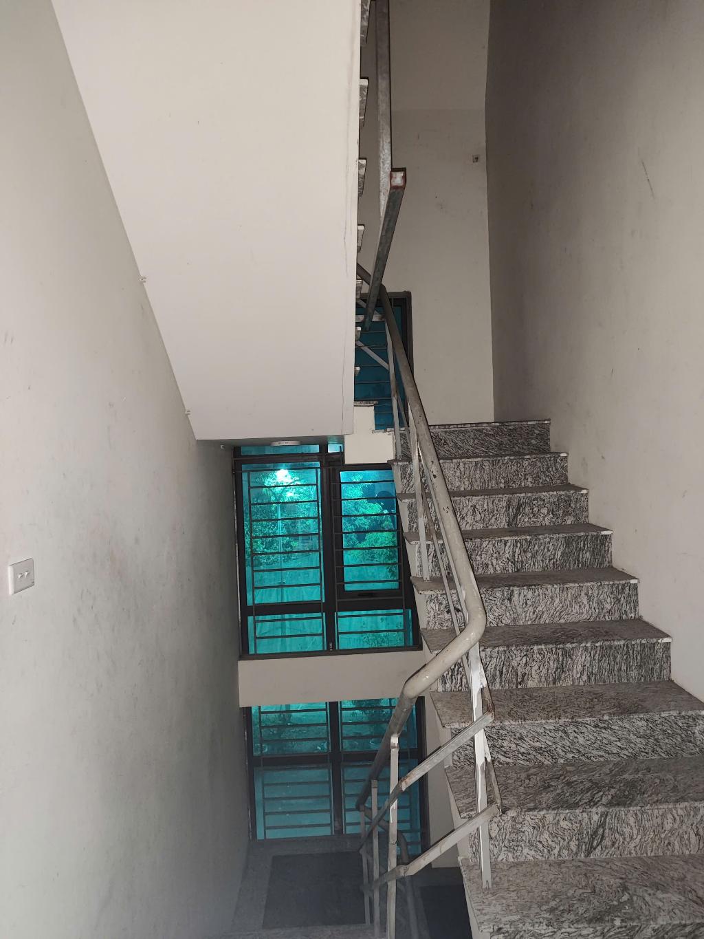 Bán nhà Sa Đôi - diện tích 90m2 4 tầng - mặt phố ô tô tránh - giá 25,2 tỷ