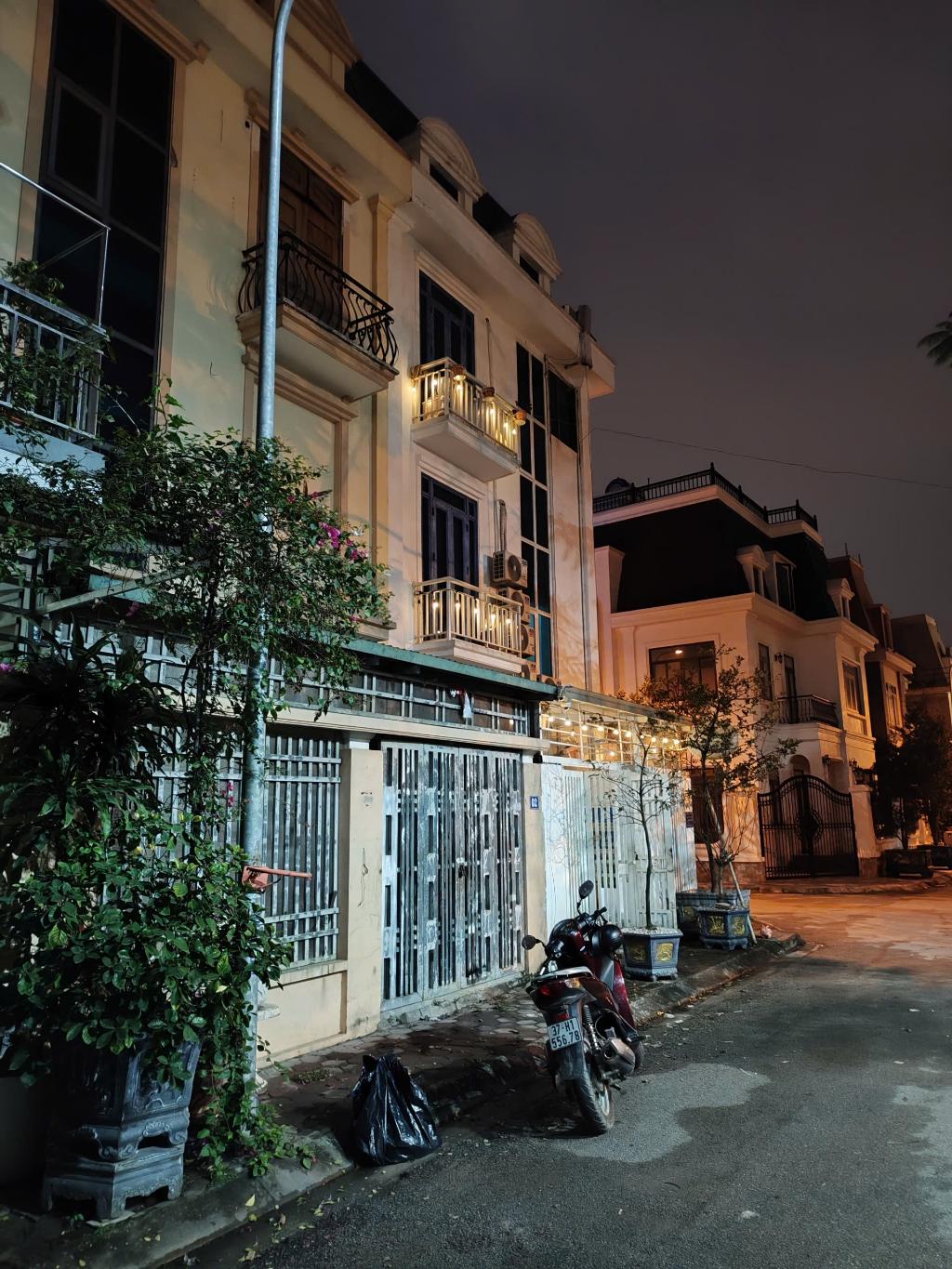 Bán nhà Sa Đôi - diện tích 90m2 4 tầng - mặt phố ô tô tránh - giá 25,2 tỷ