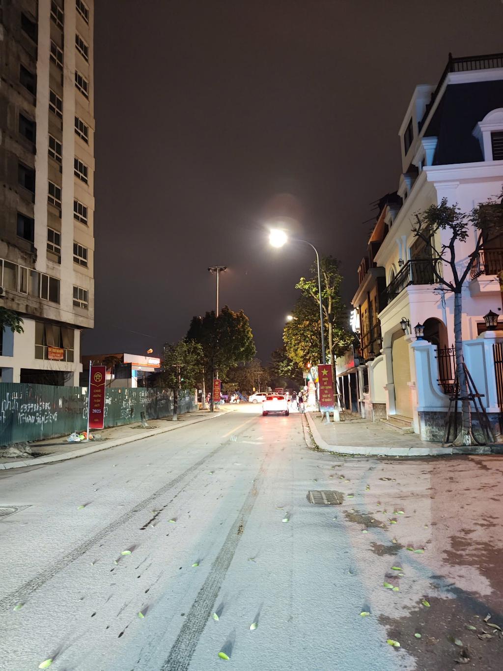 Bán nhà Sa Đôi - diện tích 90m2 4 tầng - mặt phố ô tô tránh - giá 25,2 tỷ