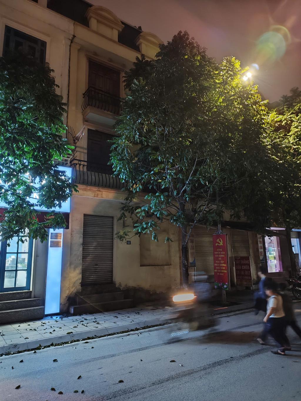 Bán nhà Sa Đôi - diện tích 90m2 4 tầng - mặt phố ô tô tránh - giá 25,2 tỷ