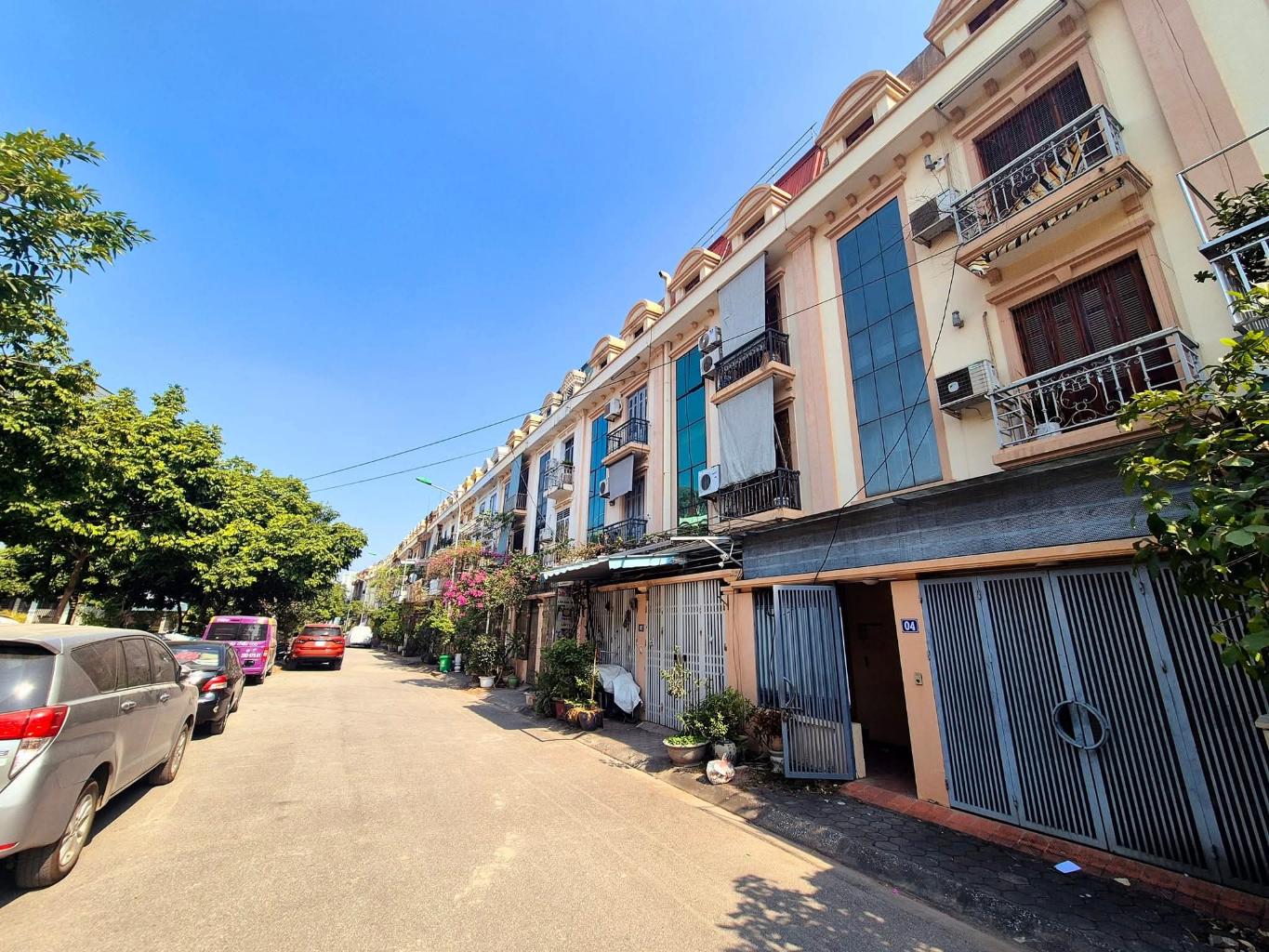 Bán nhà Sa Đôi - diện tích 90m2 4 tầng - mặt phố ô tô tránh - giá 25,2 tỷ