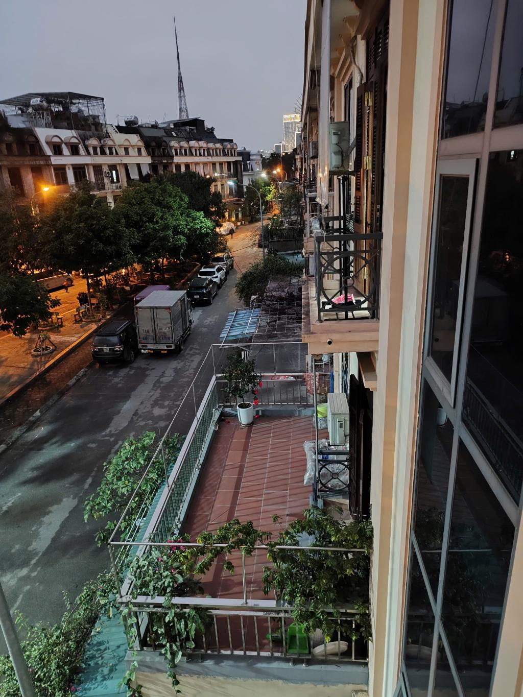 Bán nhà Sa Đôi - diện tích 90m2 4 tầng - mặt phố ô tô tránh - giá 25,2 tỷ