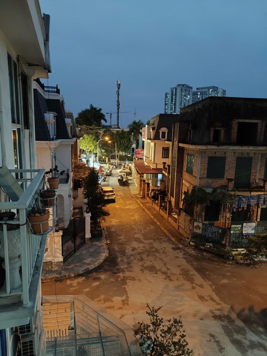 Bán nhà Sa Đôi - diện tích 90m2 4 tầng - mặt phố ô tô tránh - giá 25,2 tỷ