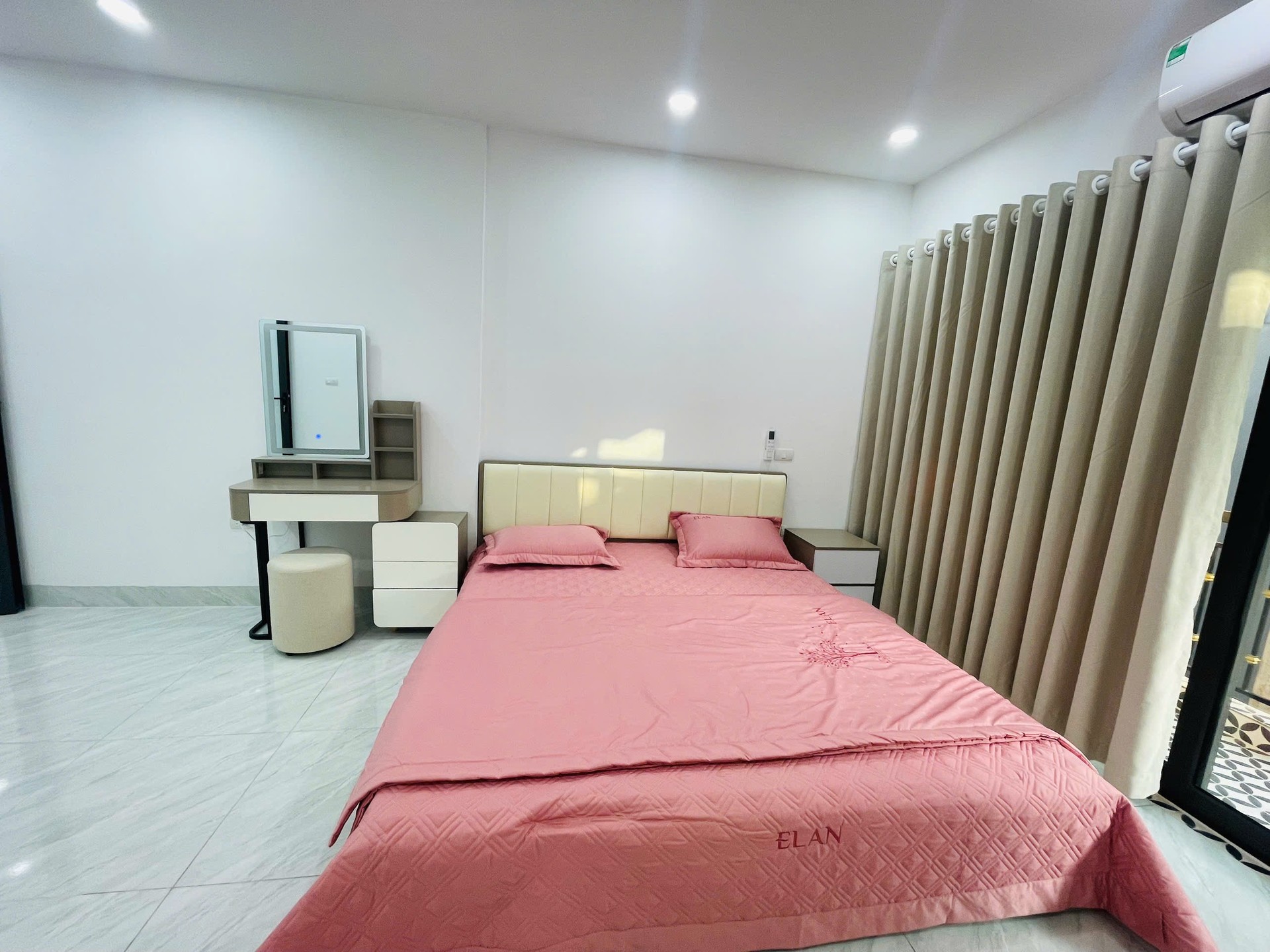 Bán nhà Võ Thị Sáu - diện tích 65m2 3 tầng - Ngõ thông sang Bạch Mai - giá 13,2 tỷ
