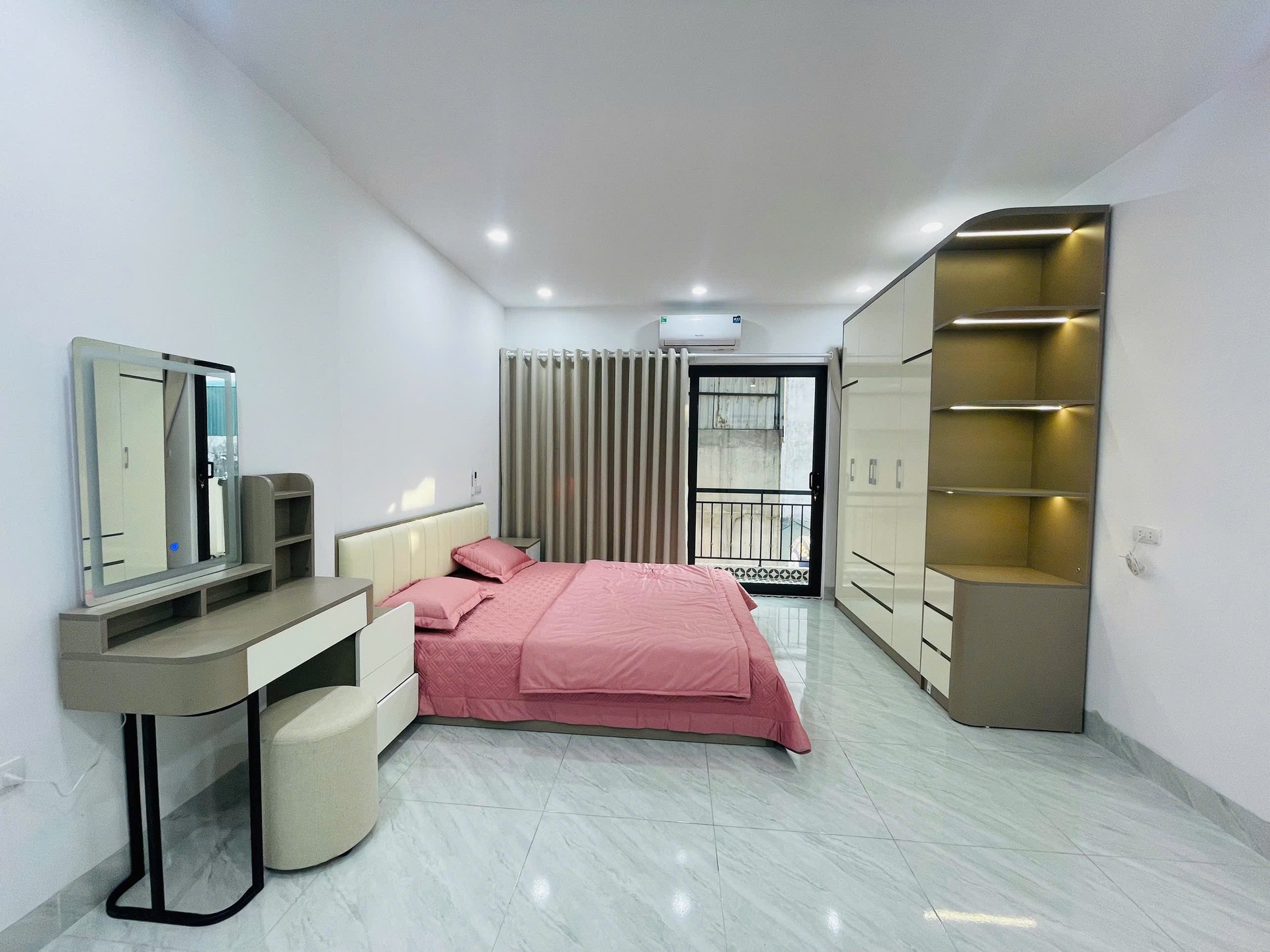 Bán nhà Võ Thị Sáu - diện tích 65m2 3 tầng - Ngõ thông sang Bạch Mai - giá 13,2 tỷ