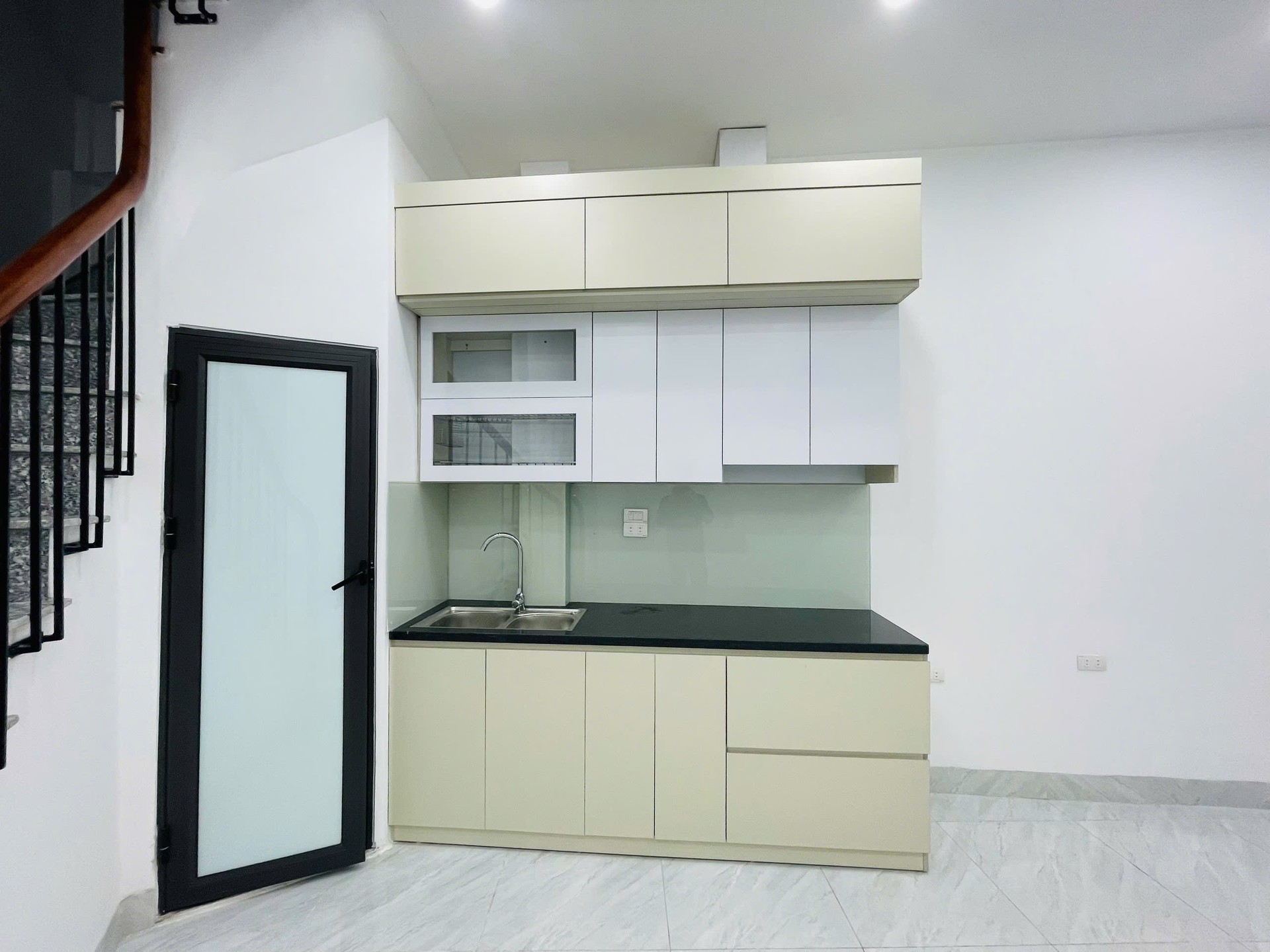 Bán nhà Võ Thị Sáu - diện tích 65m2 3 tầng - Ngõ thông sang Bạch Mai - giá 13,2 tỷ