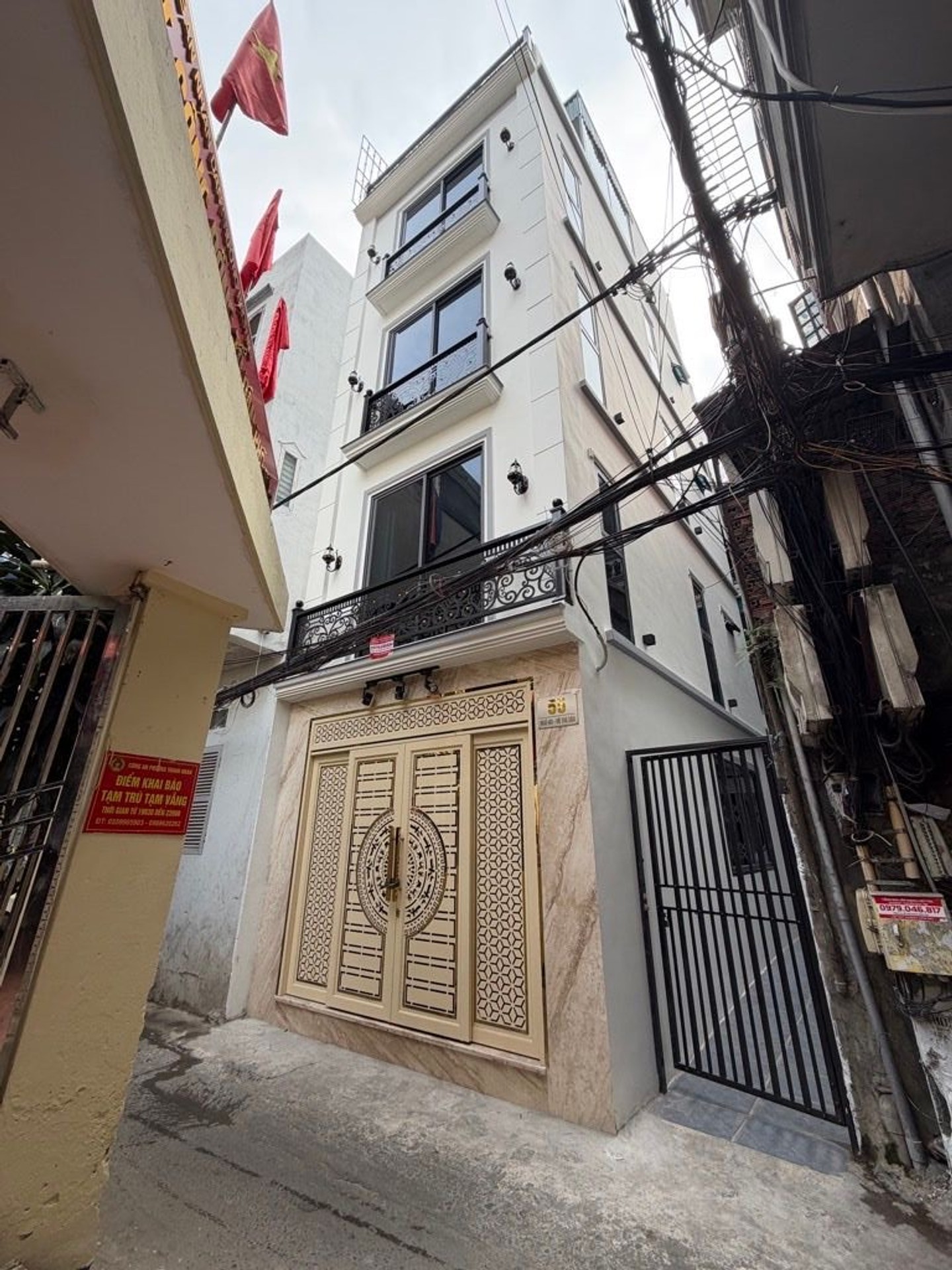Bán nhà Võ Thị Sáu - diện tích 65m2 3 tầng - Ngõ thông sang Bạch Mai - giá 13,2 tỷ