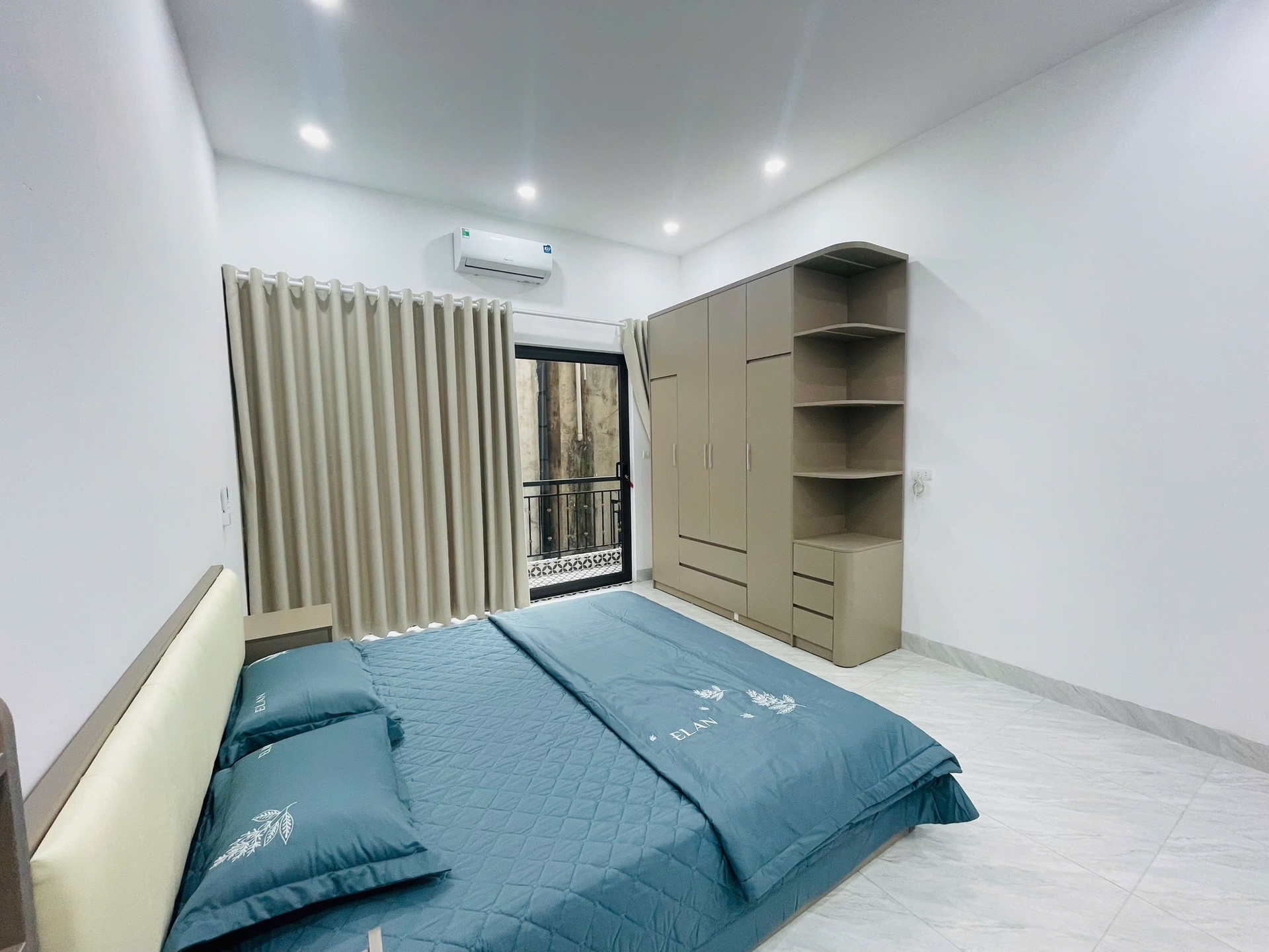 Bán nhà Võ Thị Sáu - diện tích 65m2 3 tầng - Ngõ thông sang Bạch Mai - giá 13,2 tỷ