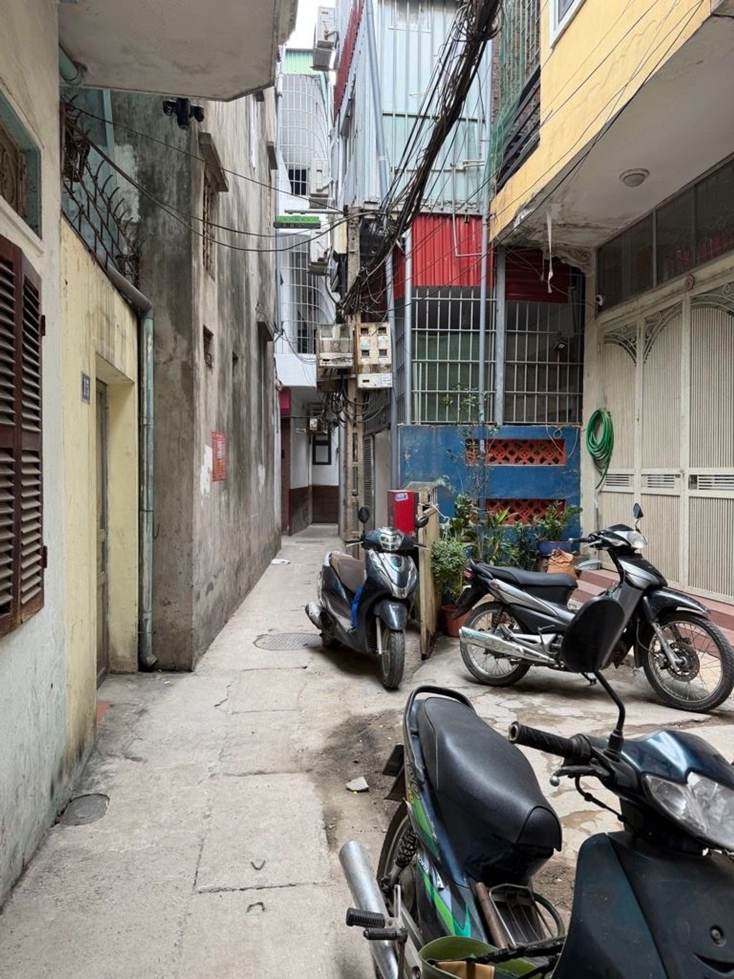 Bán nhà Võ Thị Sáu - diện tích 65m2 3 tầng - Ngõ thông sang Bạch Mai - giá 13,2 tỷ