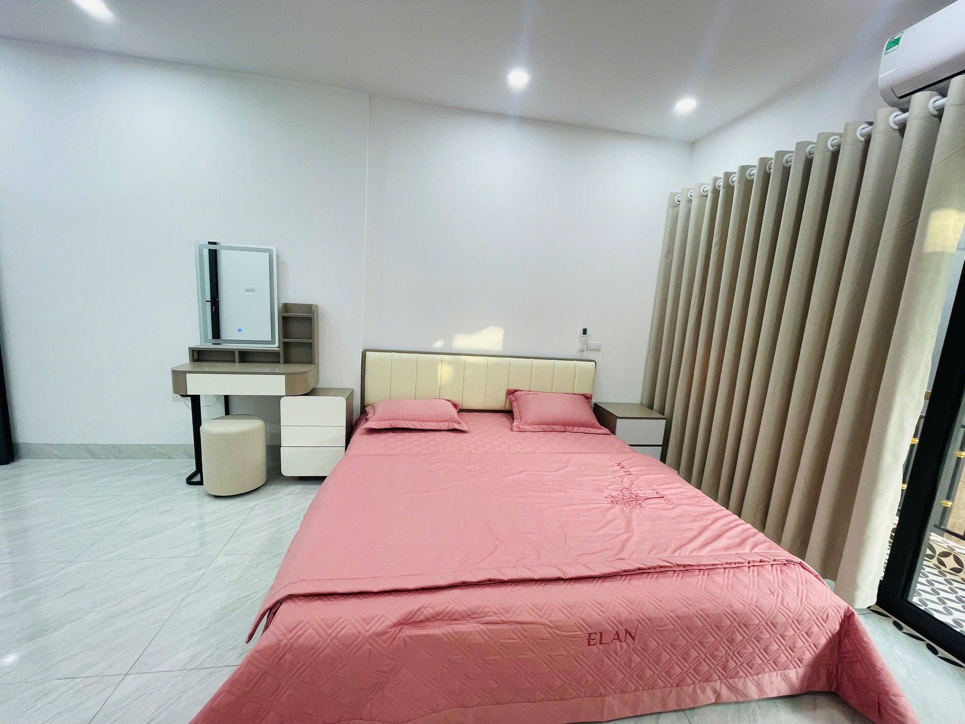Bán nhà Võ Thị Sáu - diện tích 65m2 3 tầng - Ngõ thông sang Bạch Mai - giá 13,2 tỷ