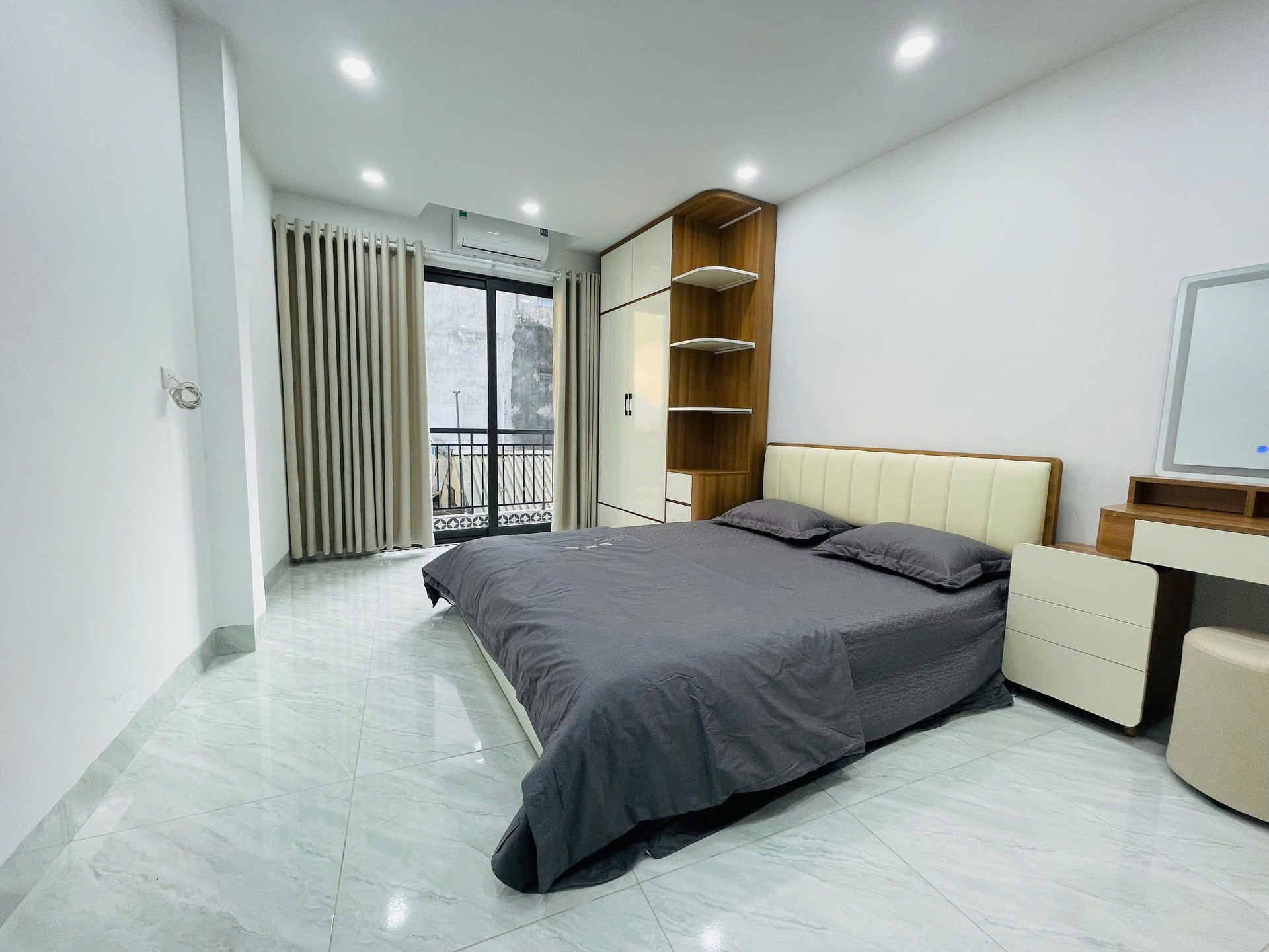 Bán nhà Võ Thị Sáu - diện tích 65m2 3 tầng - Ngõ thông sang Bạch Mai - giá 13,2 tỷ