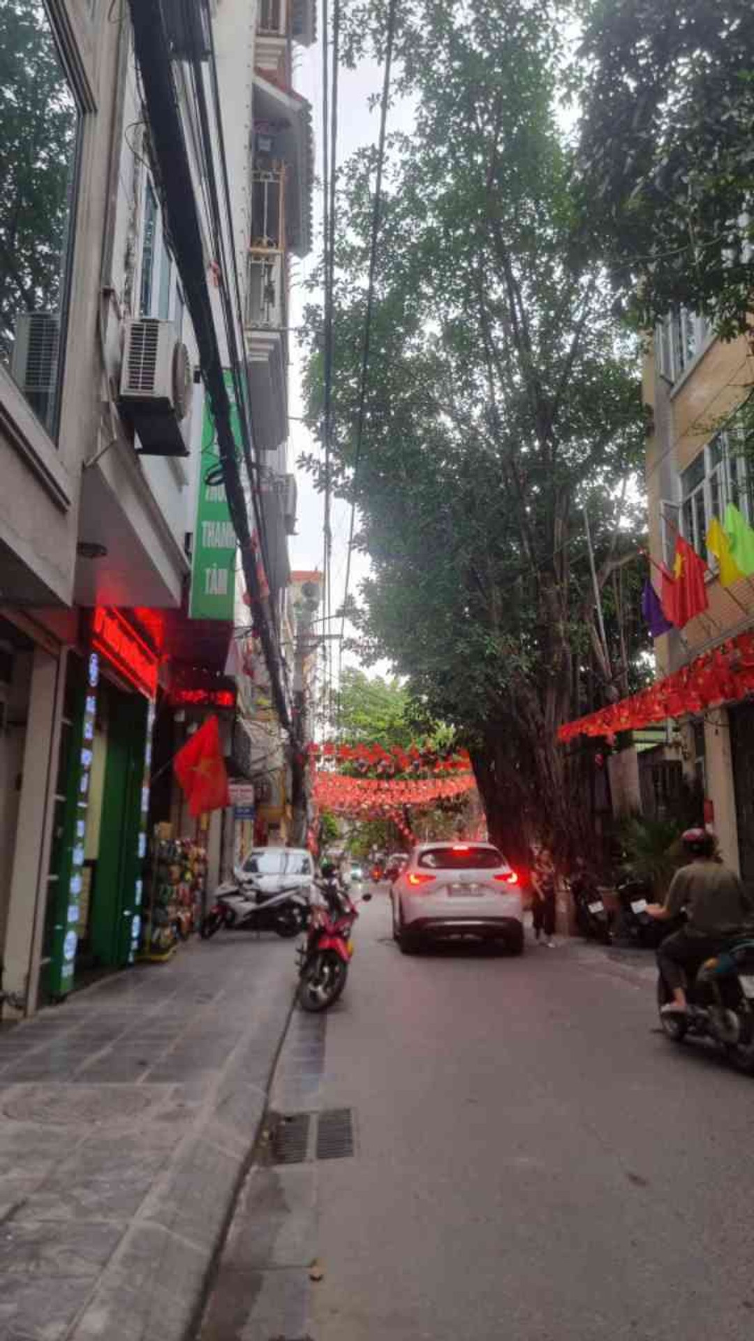 Bán nhà Tân Mai - diện tích 33m2 6 tầng - có sẵn ô chờ thang máy - giá 7,9 tỷ