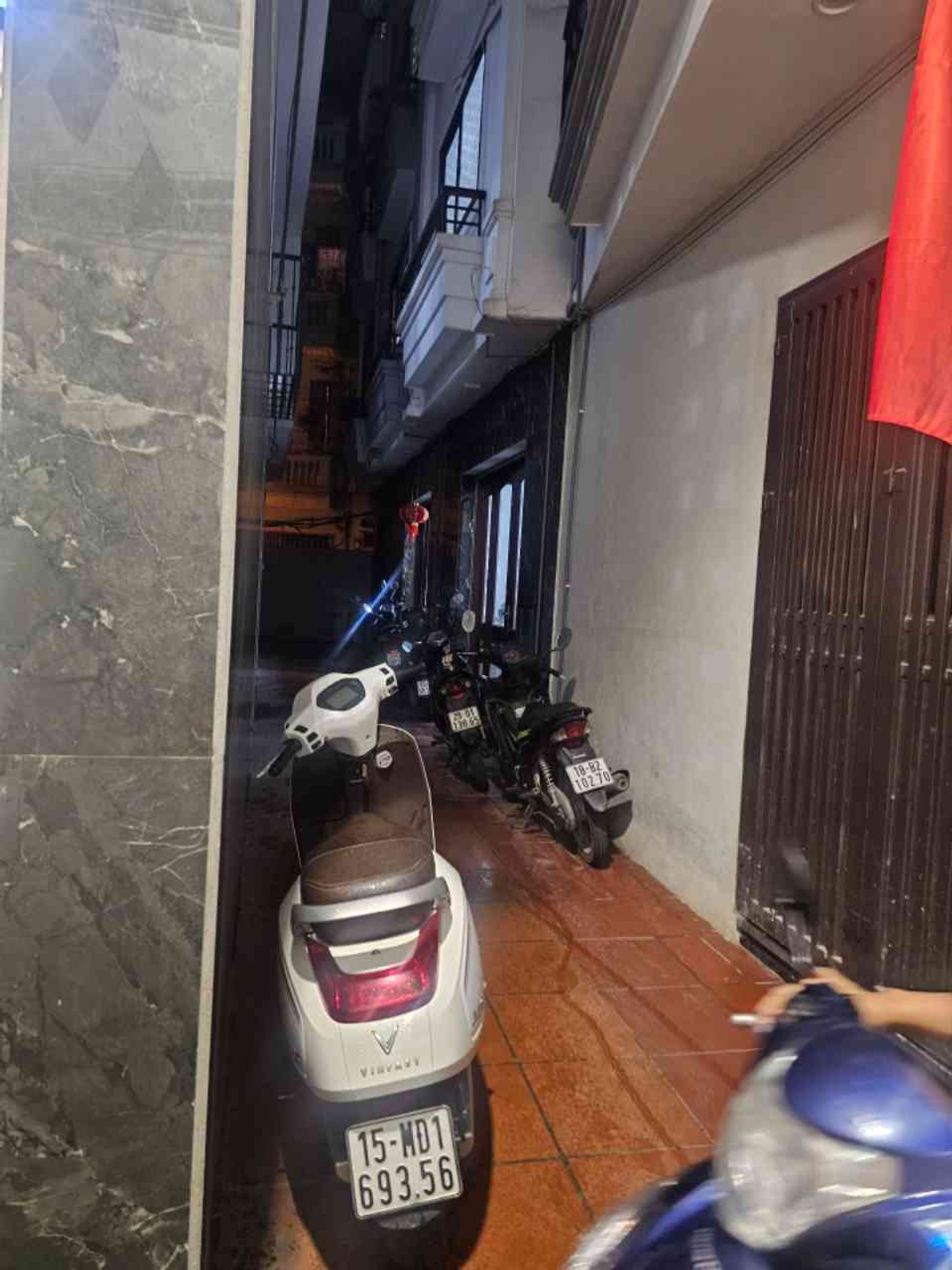 Bán nhà Giáp Bát - diện tích 32m2 5 tầng - Sổ đỏ đẹp - giá 8,6 tỷ