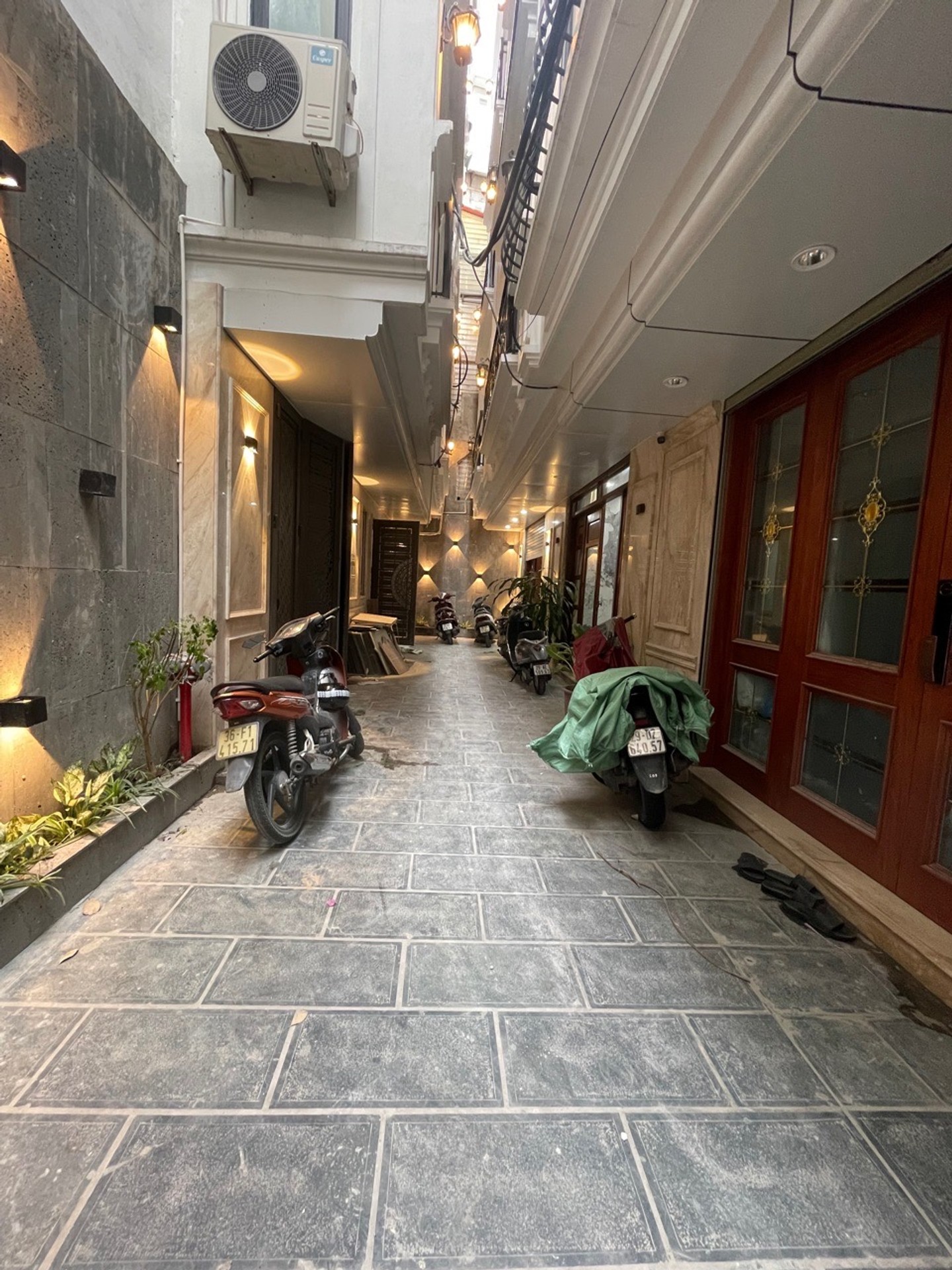 Bán nhà Hoa Lư - diện tích 60m2 7 tầng - Ô TÔ QUA CỔNG - giá 24,5 tỷ