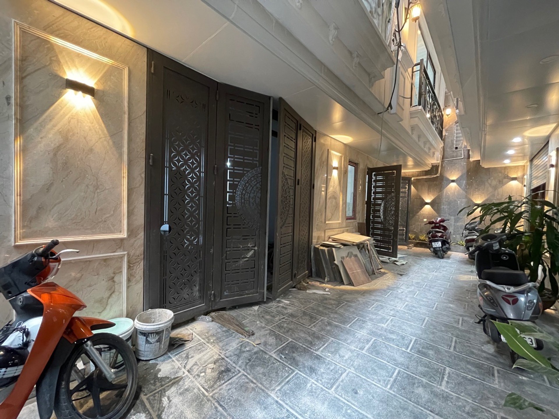 Bán nhà Hoa Lư - diện tích 60m2 7 tầng - Ô TÔ QUA CỔNG - giá 24,5 tỷ