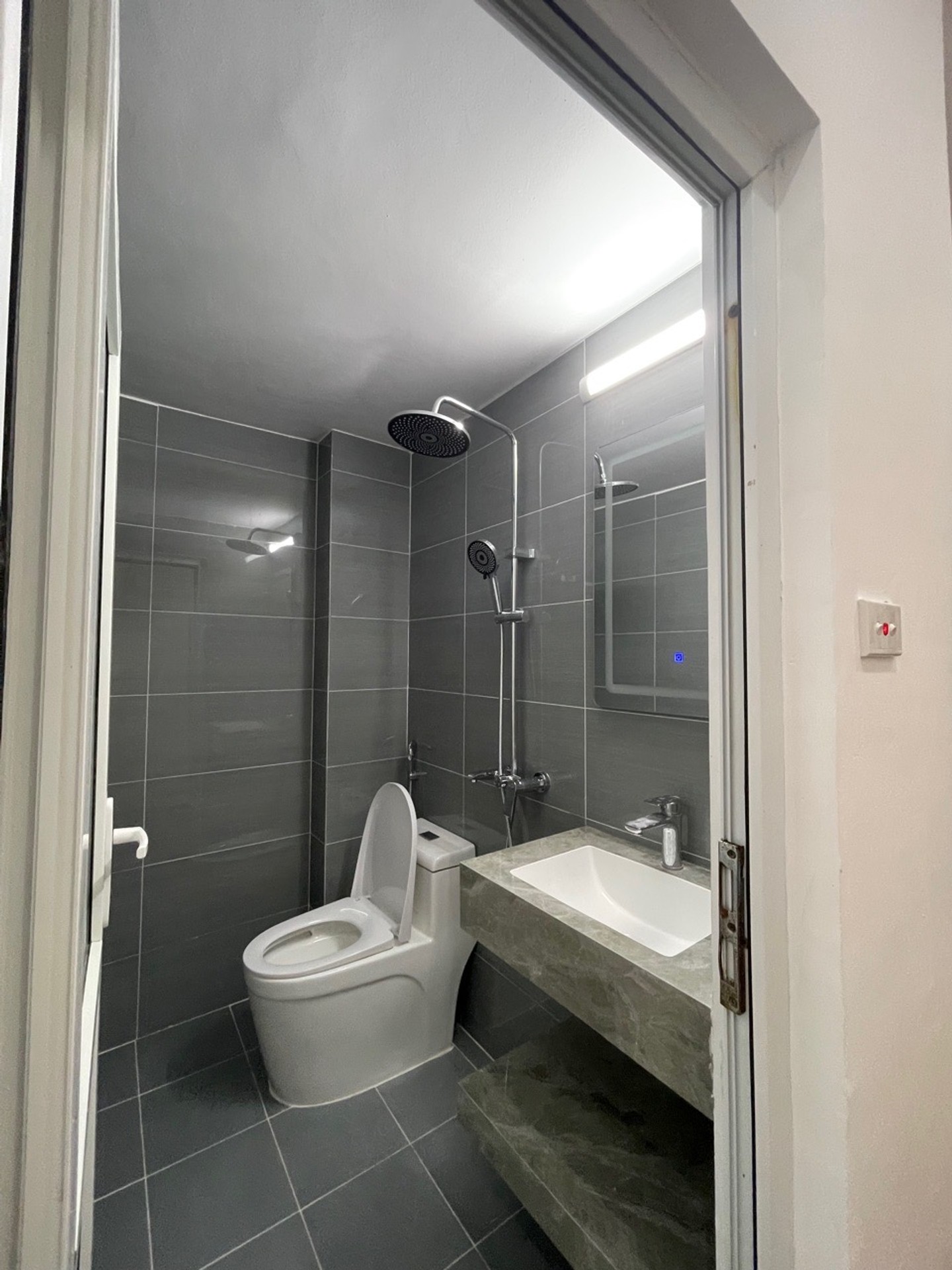 Bán nhà Định Công Thượng - diện tích 43m2 5 tầng - Ô tô tránh - giá 12,9 tỷ