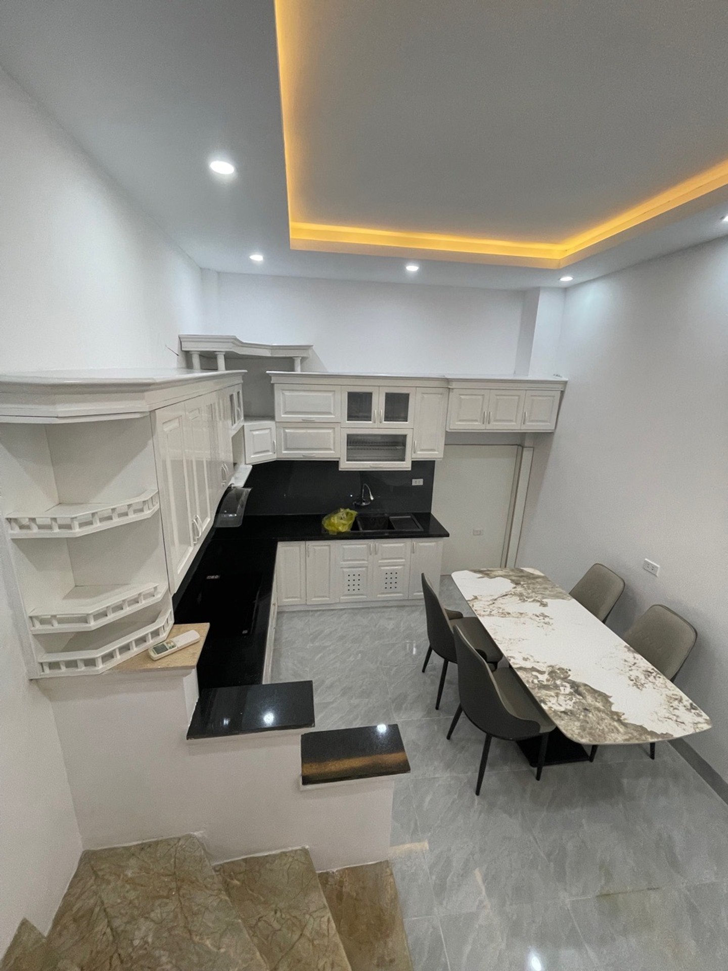 Bán nhà Định Công Thượng - diện tích 43m2 5 tầng - Ô tô tránh - giá 12,9 tỷ