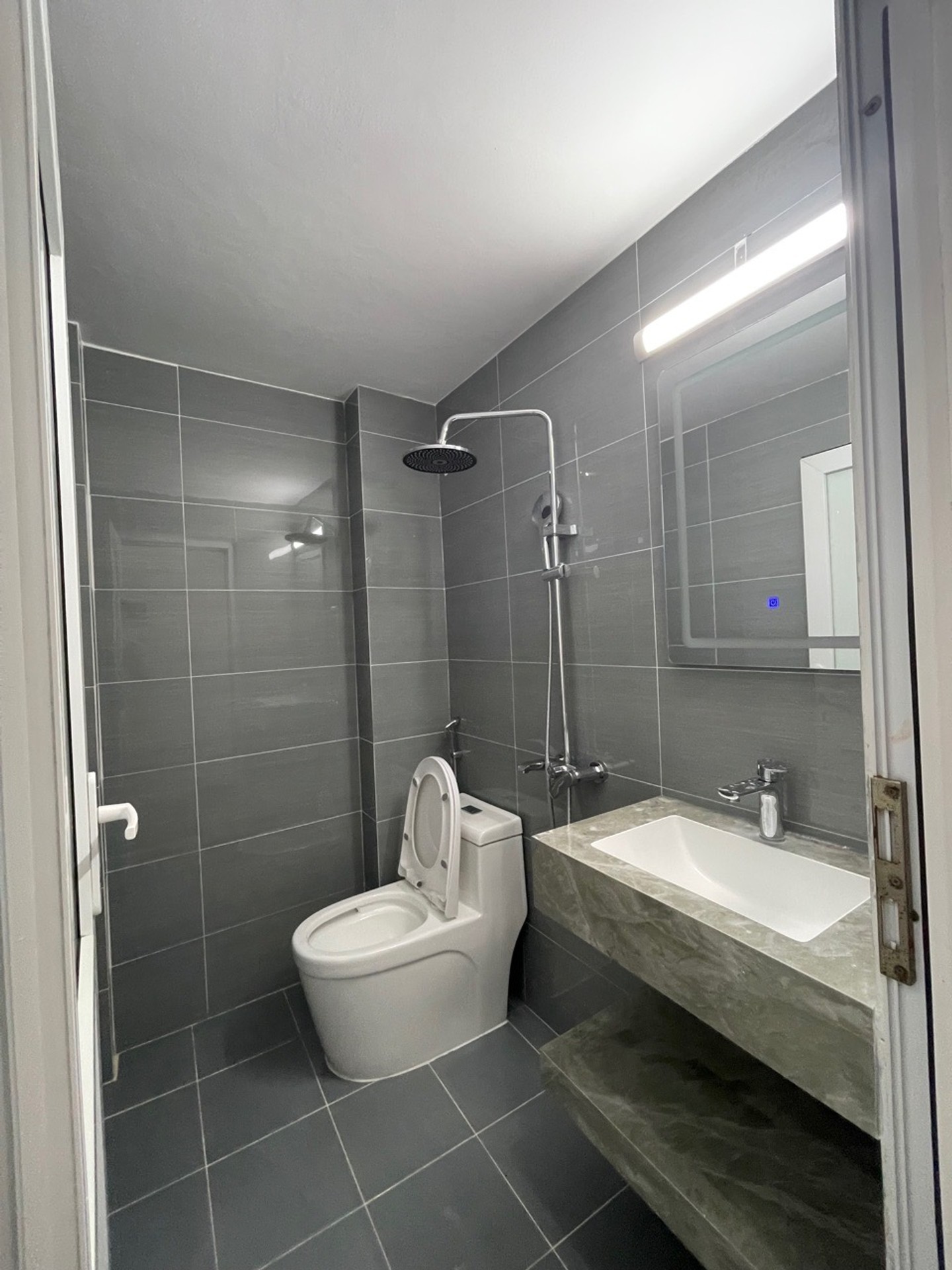 Bán nhà Định Công Thượng - diện tích 43m2 5 tầng - Ô tô tránh - giá 12,9 tỷ