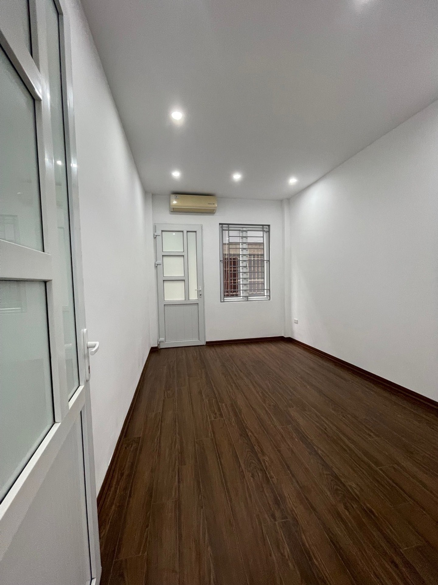 Bán nhà Định Công Thượng - diện tích 43m2 5 tầng - Ô tô tránh - giá 12,9 tỷ