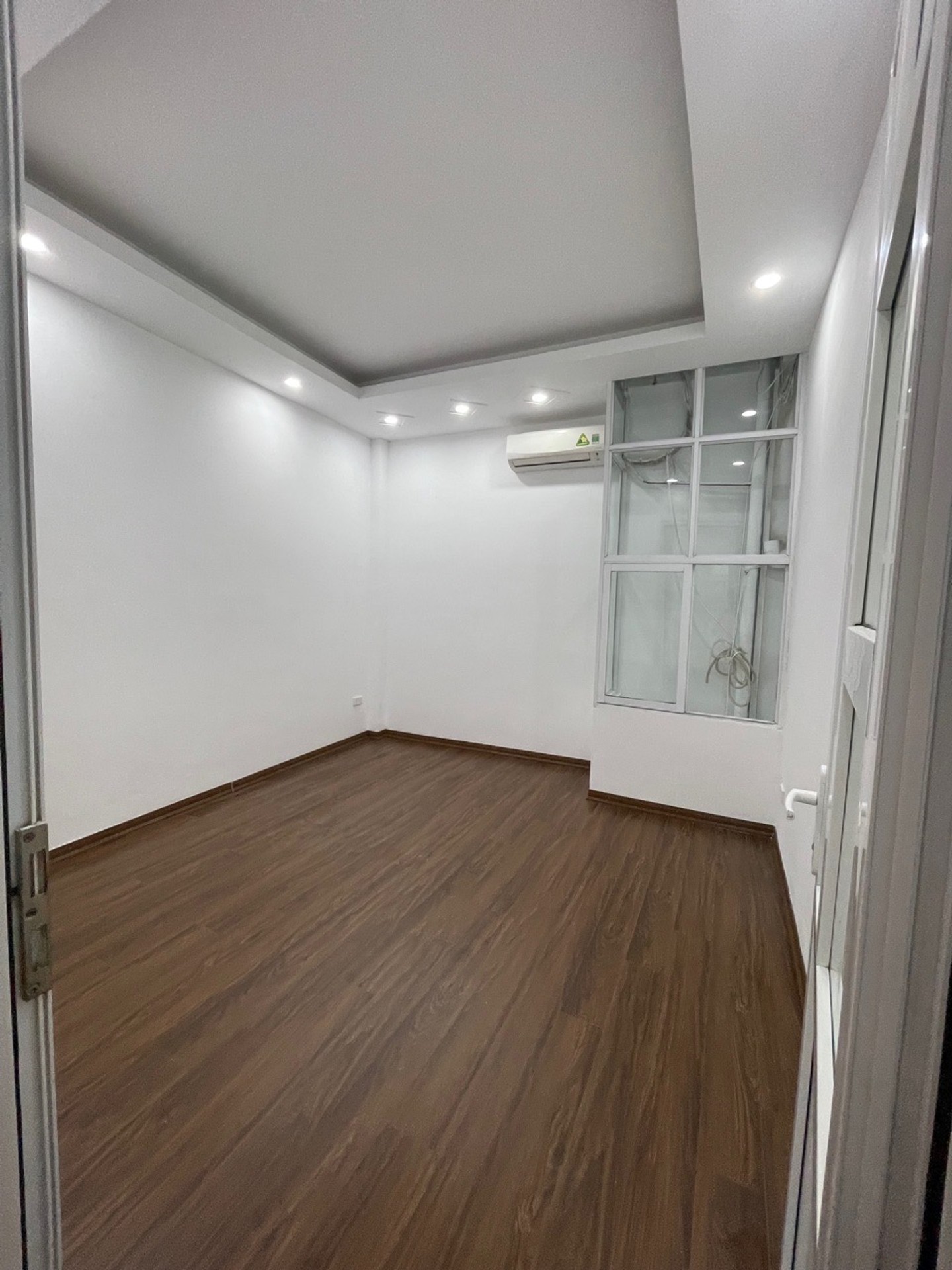 Bán nhà Định Công Thượng - diện tích 43m2 5 tầng - Ô tô tránh - giá 12,9 tỷ
