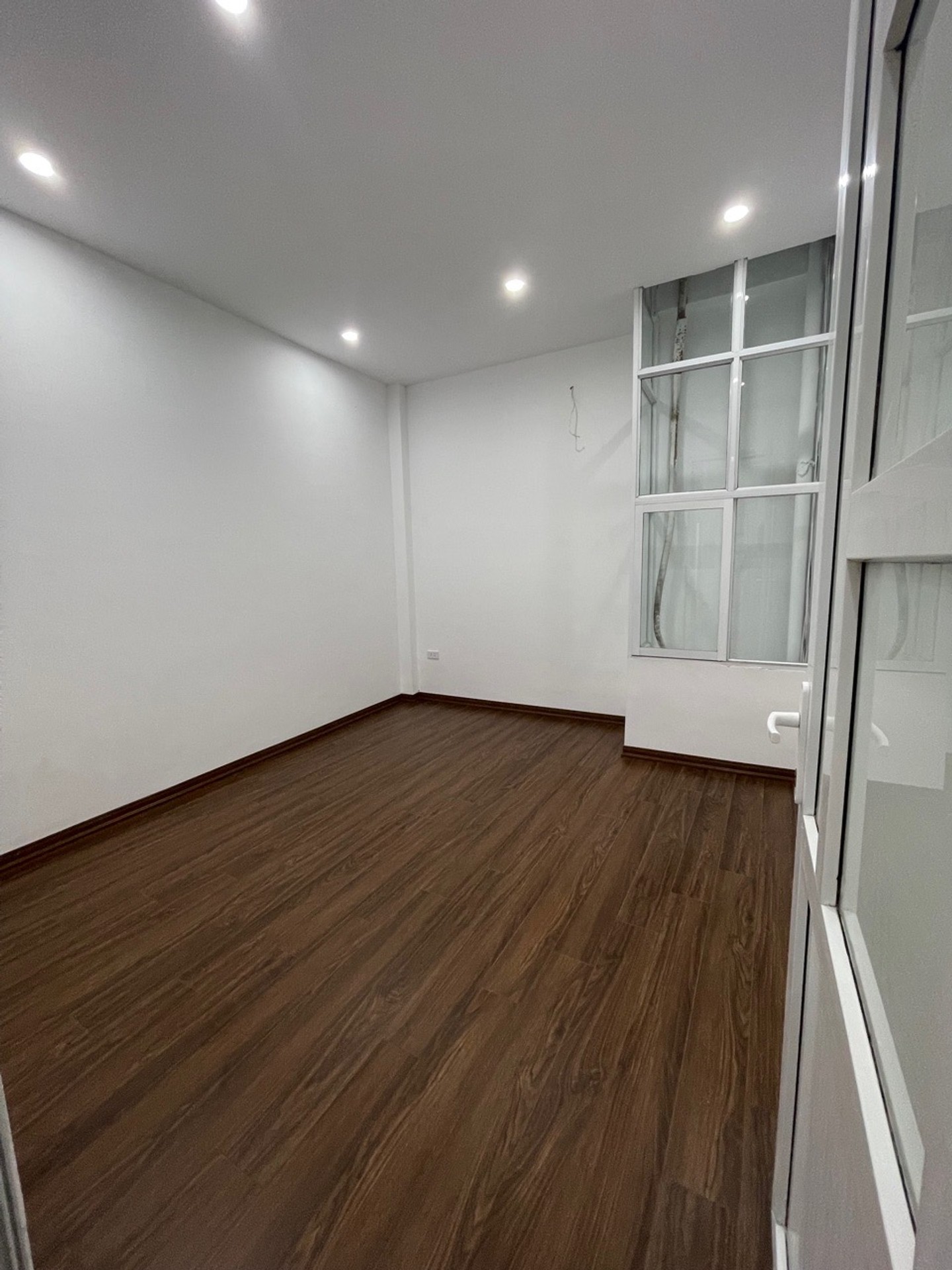Bán nhà Định Công Thượng - diện tích 43m2 5 tầng - Ô tô tránh - giá 12,9 tỷ