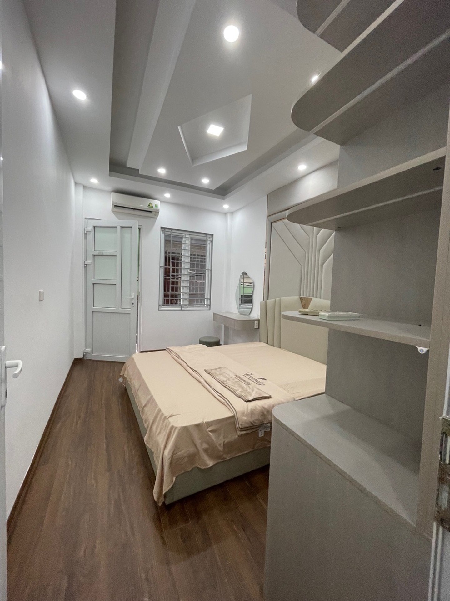 Bán nhà Định Công Thượng - diện tích 43m2 5 tầng - Ô tô tránh - giá 12,9 tỷ