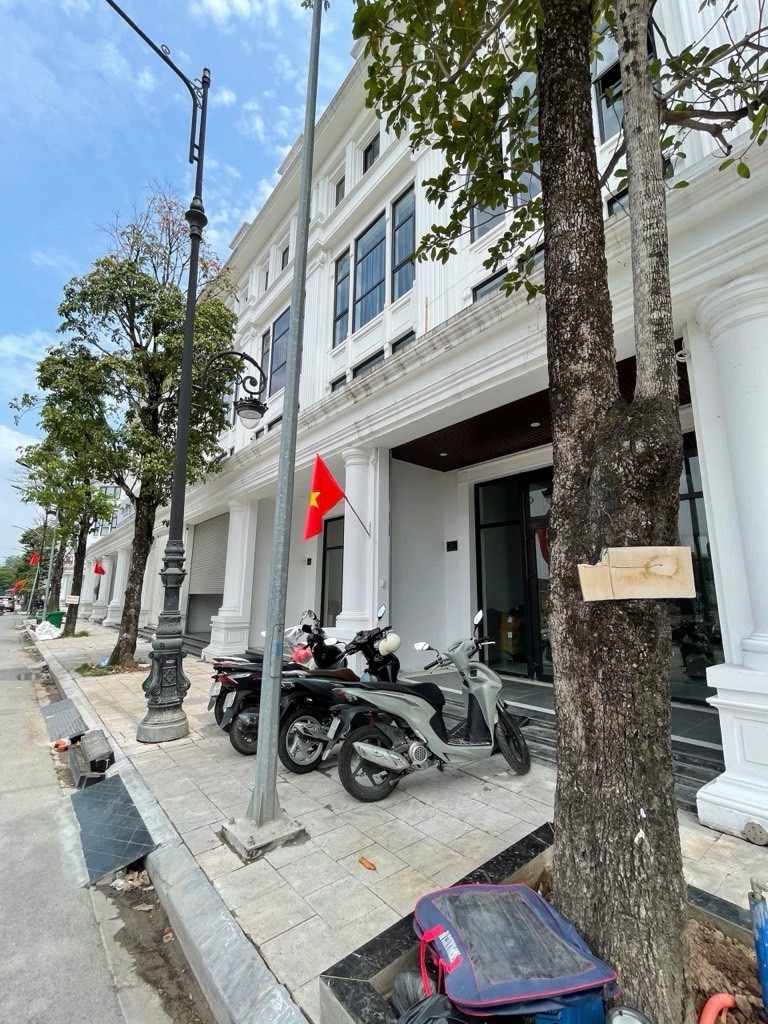 Bán nhà Tân Mai - diện tích 100m2 5 tầng - Mặt tiền rộng - giá 37,95 tỷ