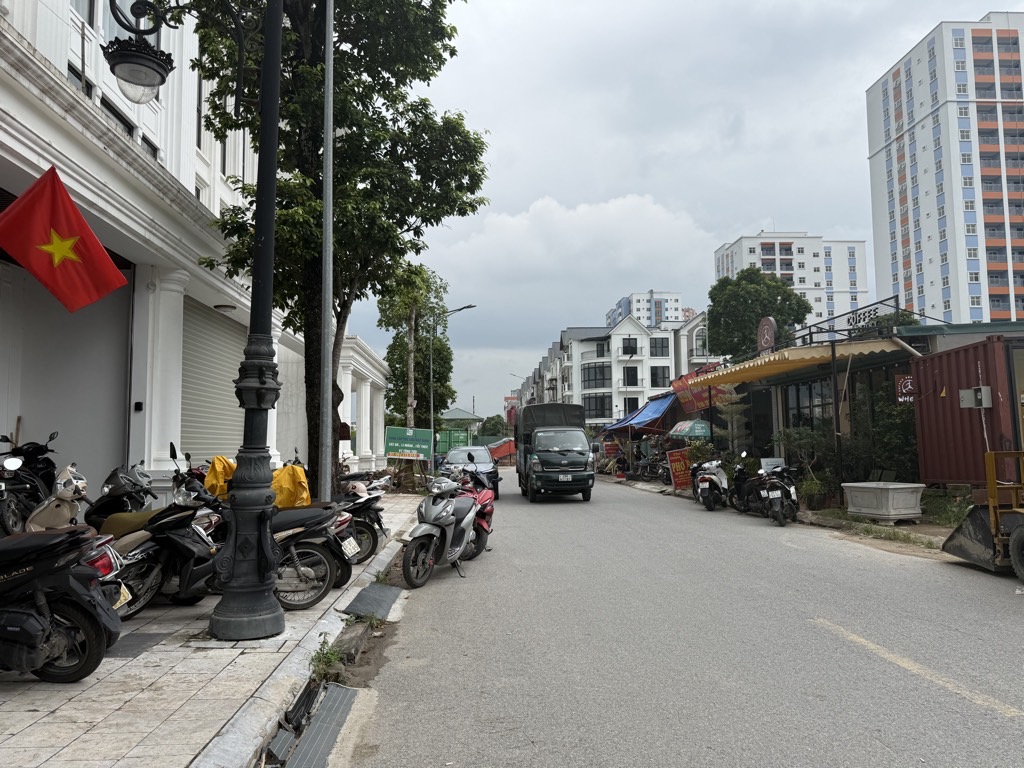 Bán nhà Tân Mai - diện tích 100m2 5 tầng - Mặt tiền rộng - giá 37,95 tỷ