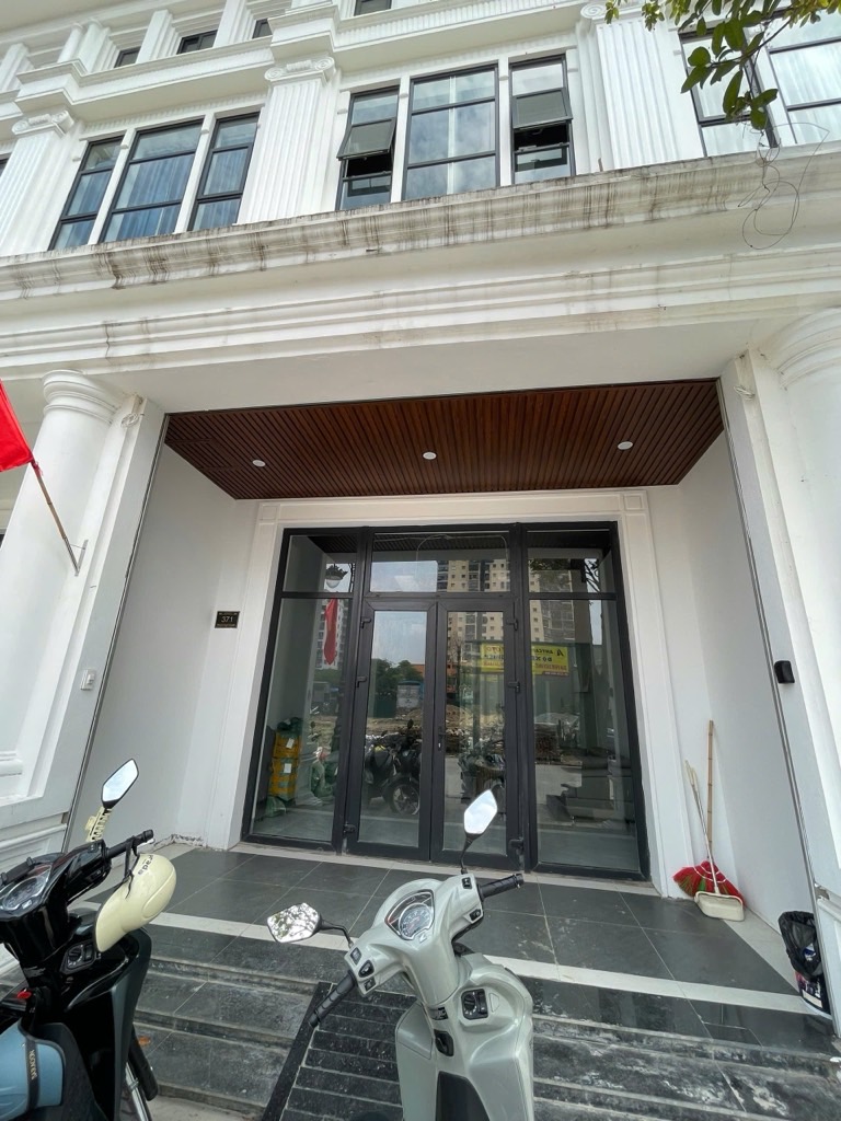 Bán nhà Tân Mai - diện tích 100m2 5 tầng - Mặt tiền rộng - giá 37,95 tỷ