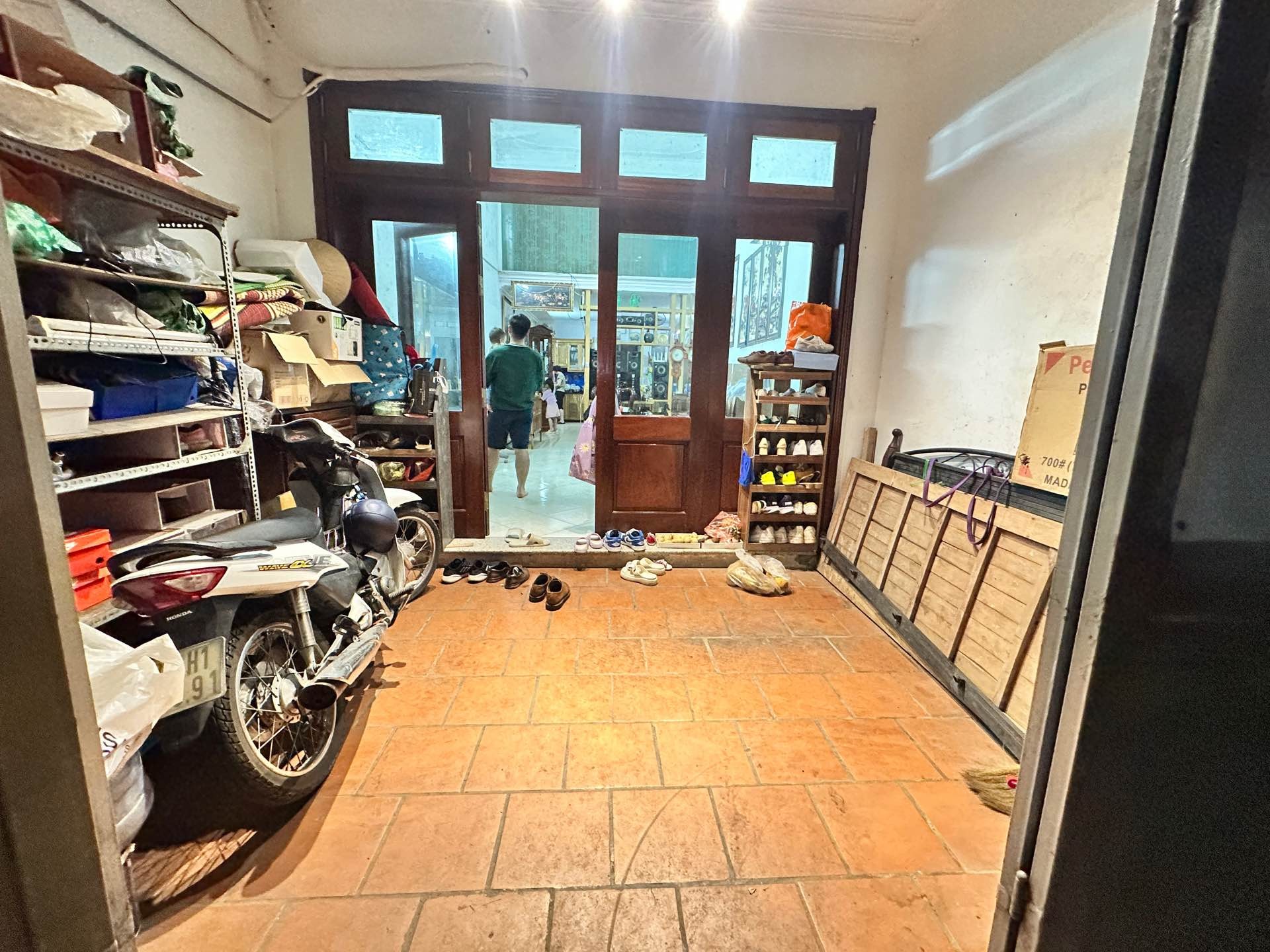 Bán nhà Vĩnh Tuy - diện tích 63m2 3 tầng - Ô Tô Đỗ Ngay Đêm Vào Nhà - giá 20,3 tỷ