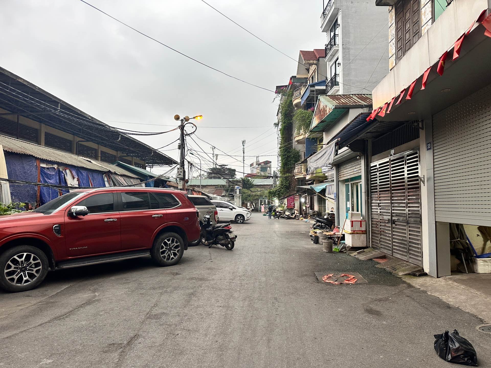 Bán nhà Vĩnh Tuy - diện tích 63m2 3 tầng - Ô Tô Đỗ Ngay Đêm Vào Nhà - giá 20,3 tỷ