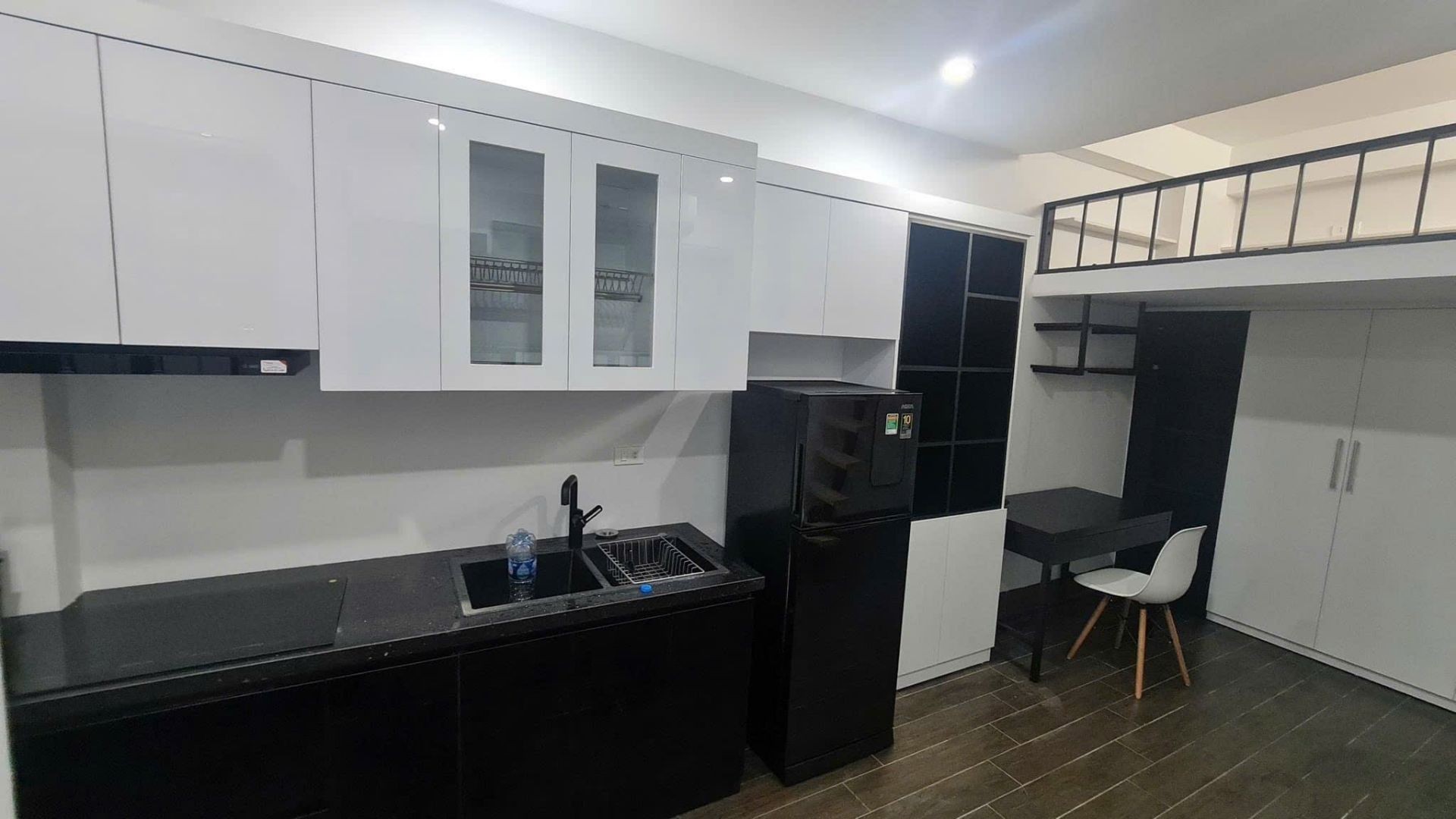 Bán nhà Đại La - diện tích 66m2 9 tầng - mặt phố kinh doanh vỉa hè rộng - giá 41 tỷ