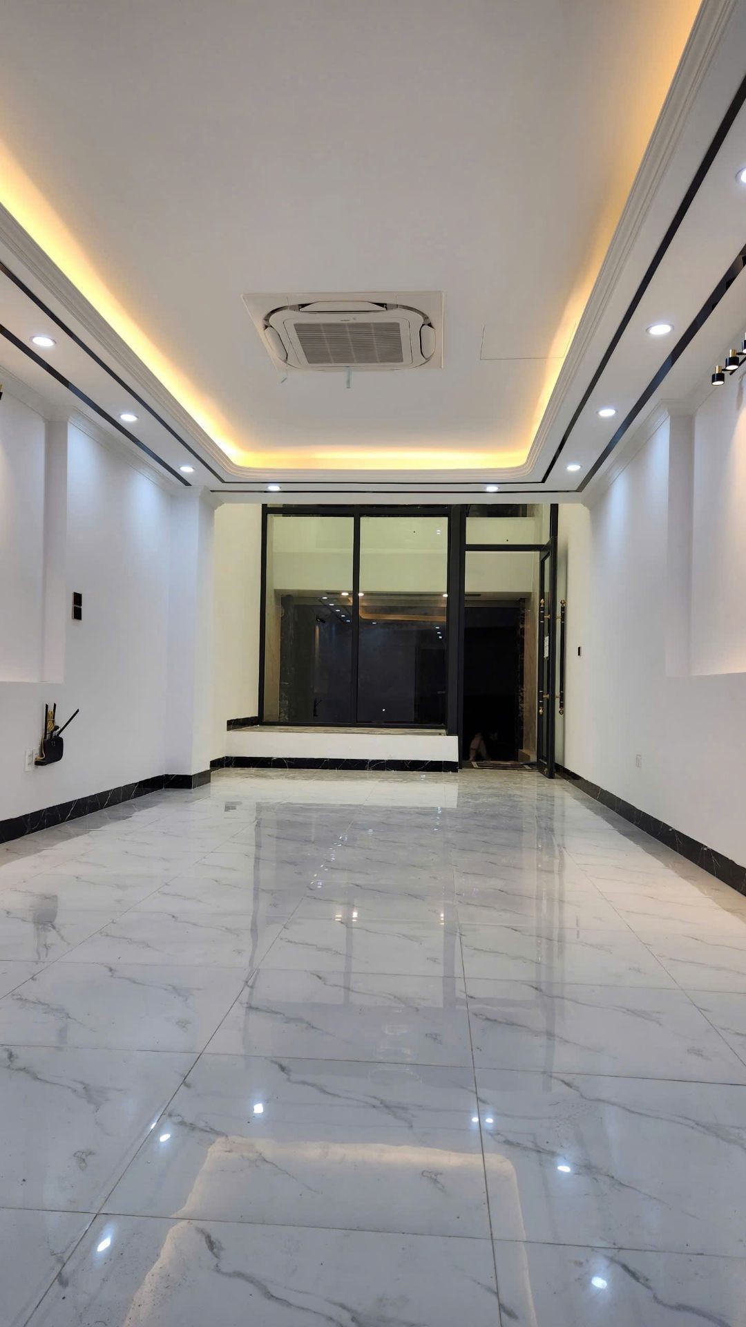 Bán nhà Đại La - diện tích 66m2 9 tầng - mặt phố kinh doanh vỉa hè rộng - giá 41 tỷ