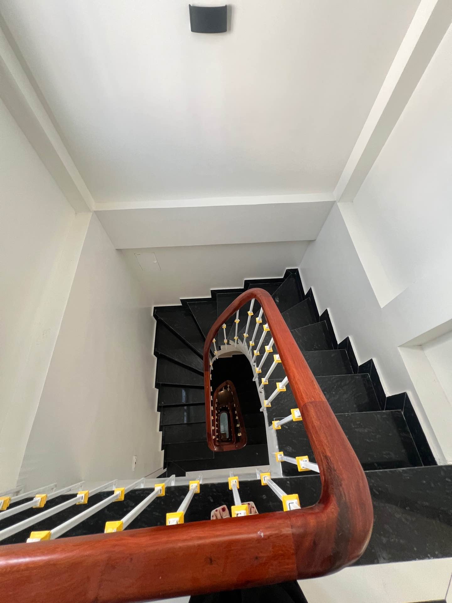 Bán nhà Kim Đồng - diện tích 59m2 7 tầng - Lô góc 2 mặt thoáng - giá 28,8 tỷ