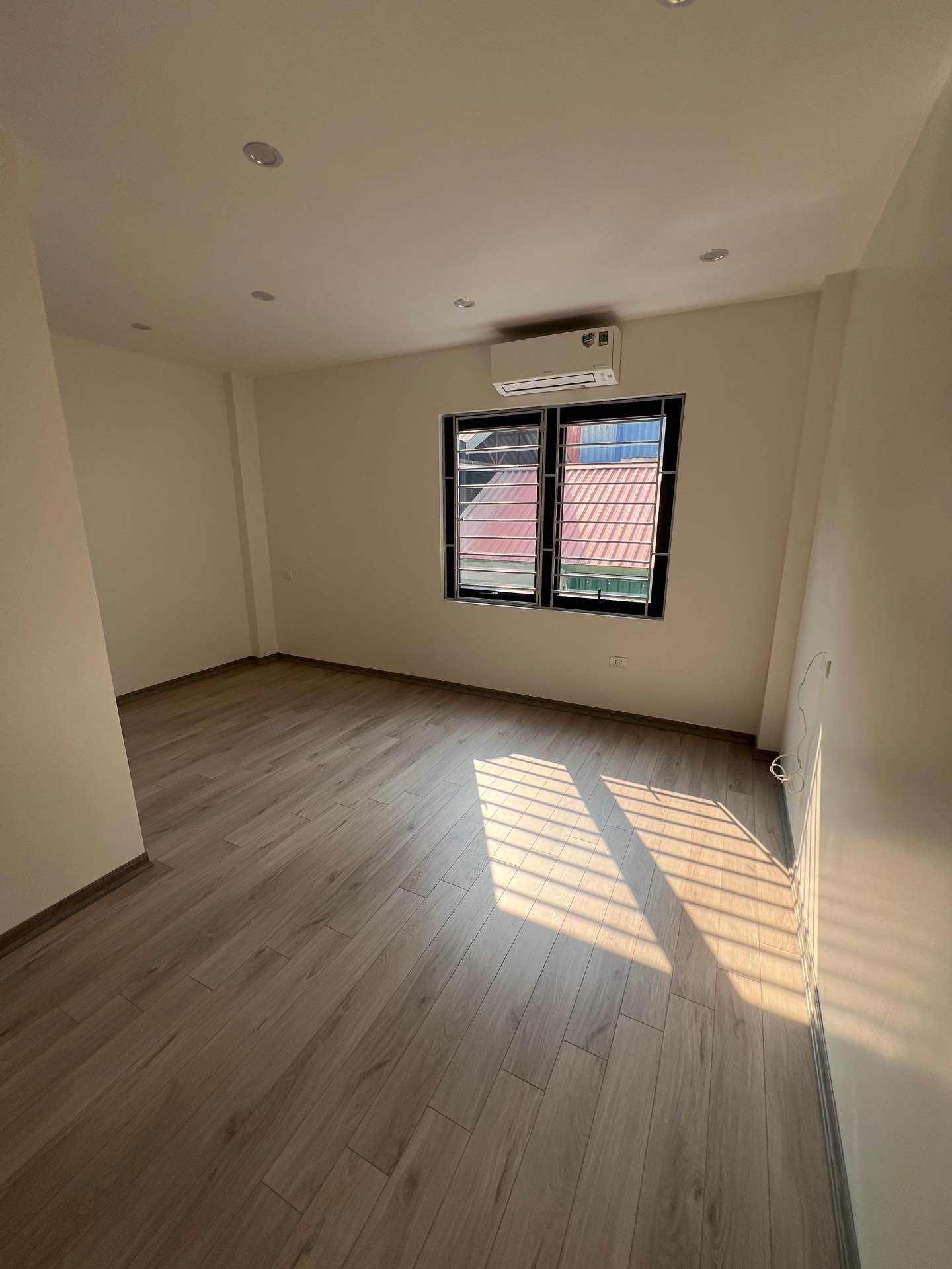 Bán nhà Kim Đồng - diện tích 59m2 7 tầng - Lô góc 2 mặt thoáng - giá 28,8 tỷ