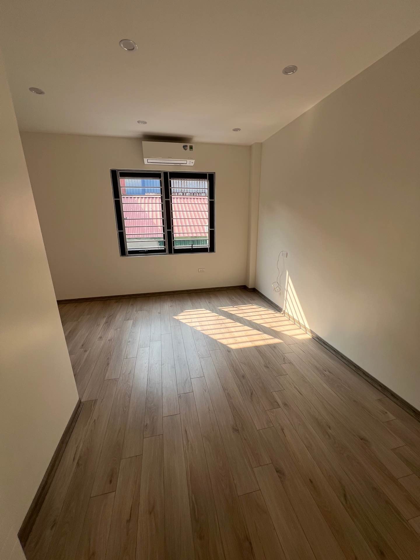 Bán nhà Kim Đồng - diện tích 59m2 7 tầng - Lô góc 2 mặt thoáng - giá 28,8 tỷ