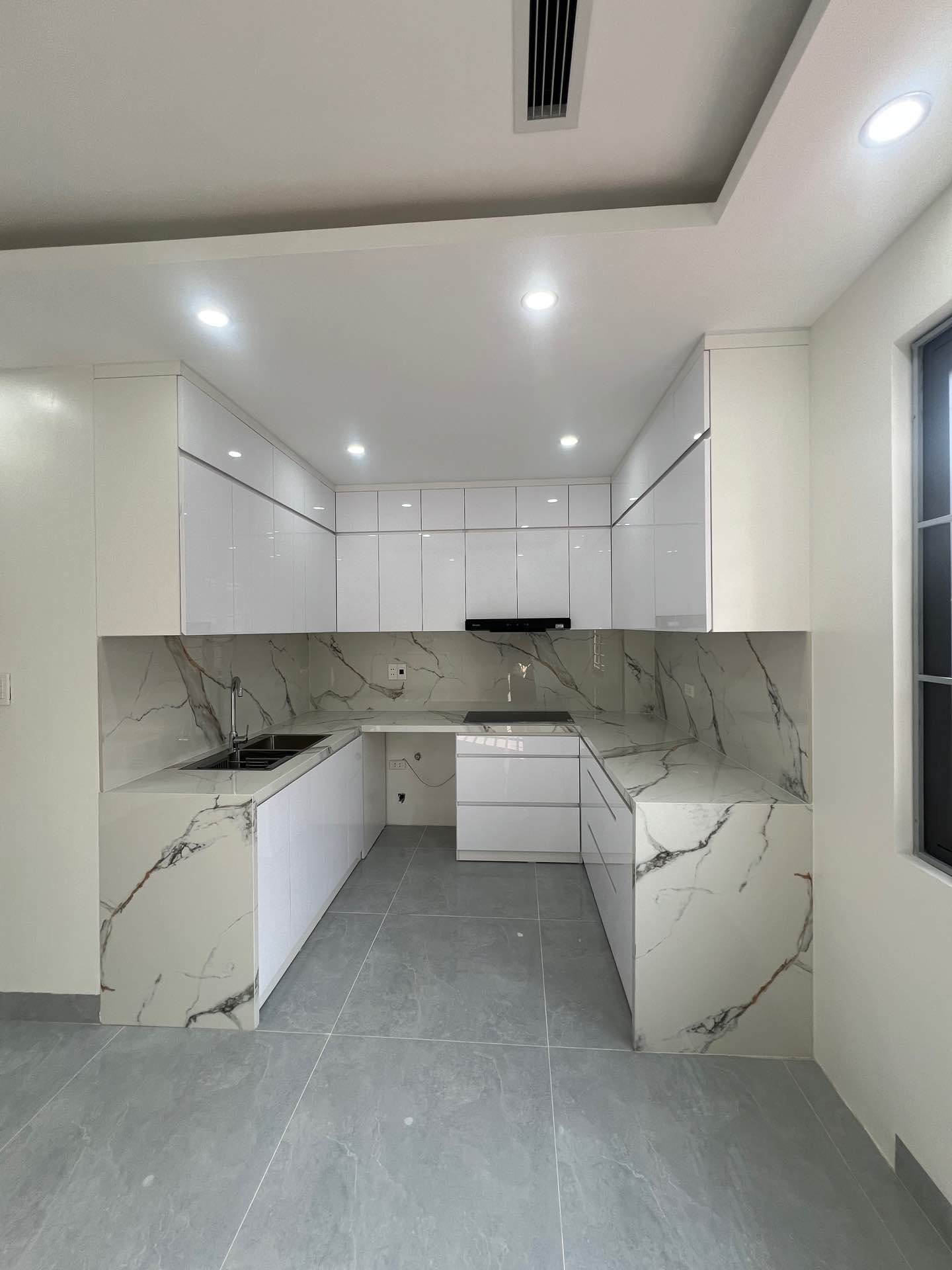 Bán nhà Kim Đồng - diện tích 59m2 7 tầng - Lô góc 2 mặt thoáng - giá 28,8 tỷ