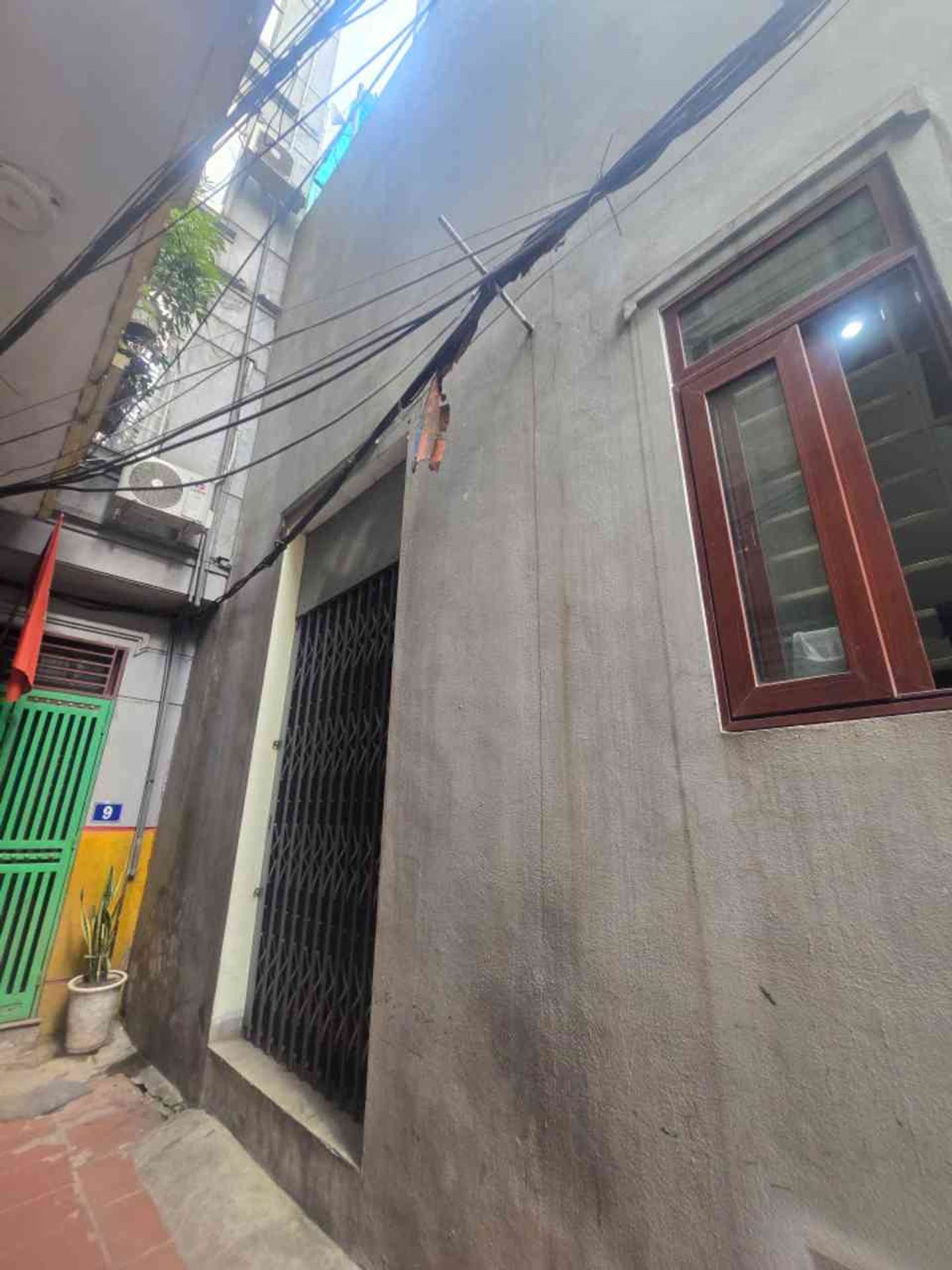 Bán nhà Giải Phóng - diện tích 53m2 2 tầng - Ngõ nông, cạnh bến xe nước ngầm - giá 12,9 tỷ