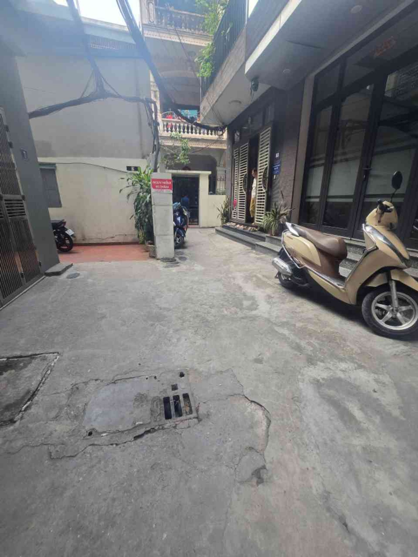Bán nhà Giải Phóng - diện tích 53m2 2 tầng - Ngõ nông, cạnh bến xe nước ngầm - giá 12,9 tỷ