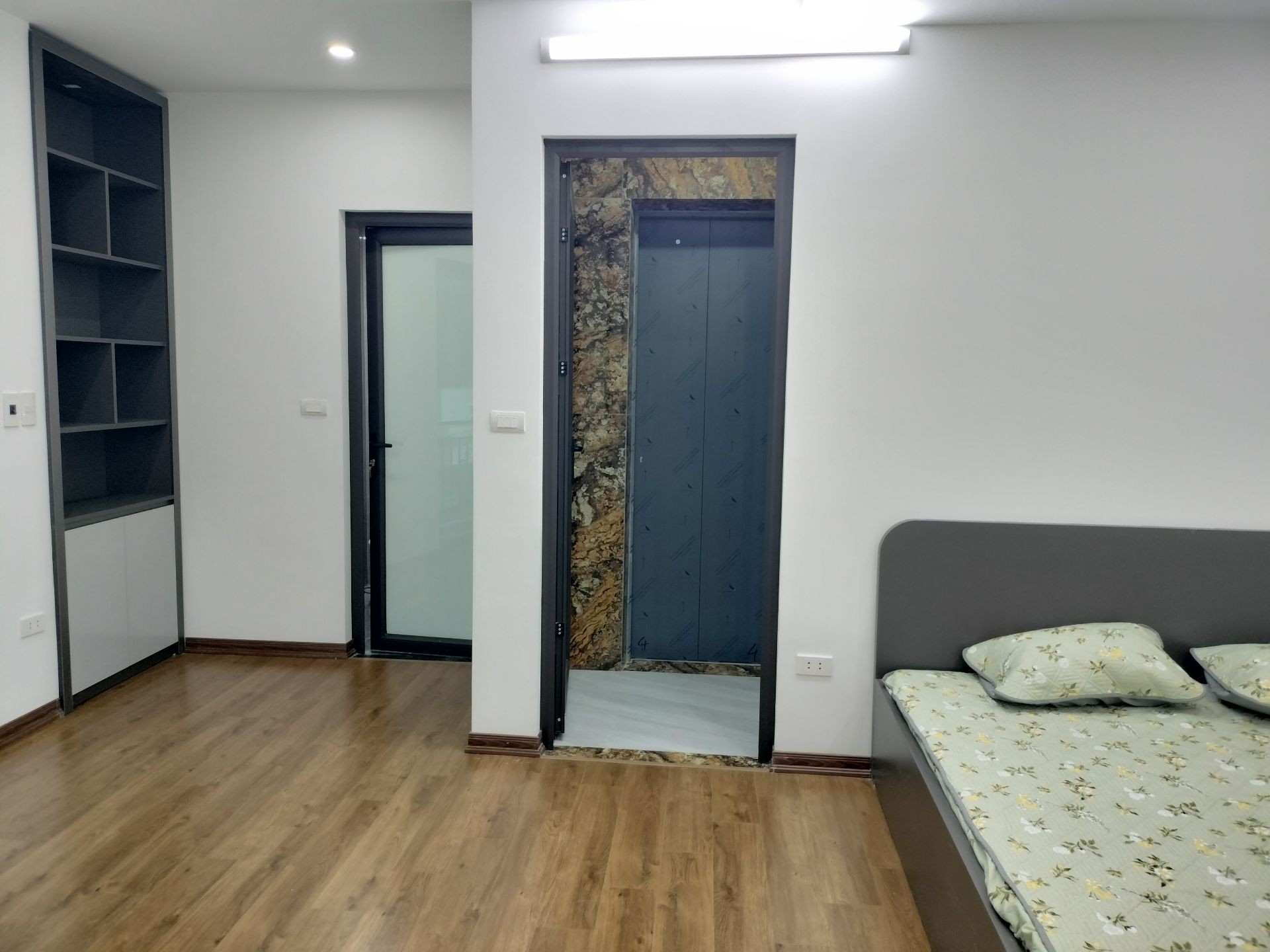Bán nhà Kim Ngưu - diện tích 40m2 5 tầng - Nhà mới đẹp thang máy - giá 12,8 tỷ