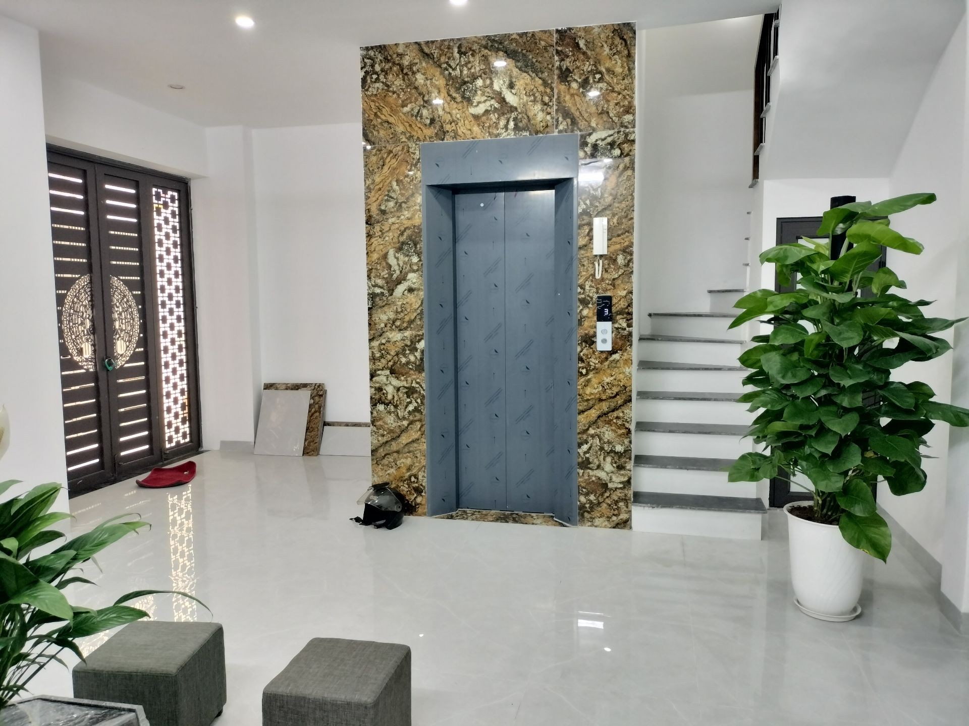 Bán nhà Kim Ngưu - diện tích 40m2 5 tầng - Nhà mới đẹp thang máy - giá 12,8 tỷ