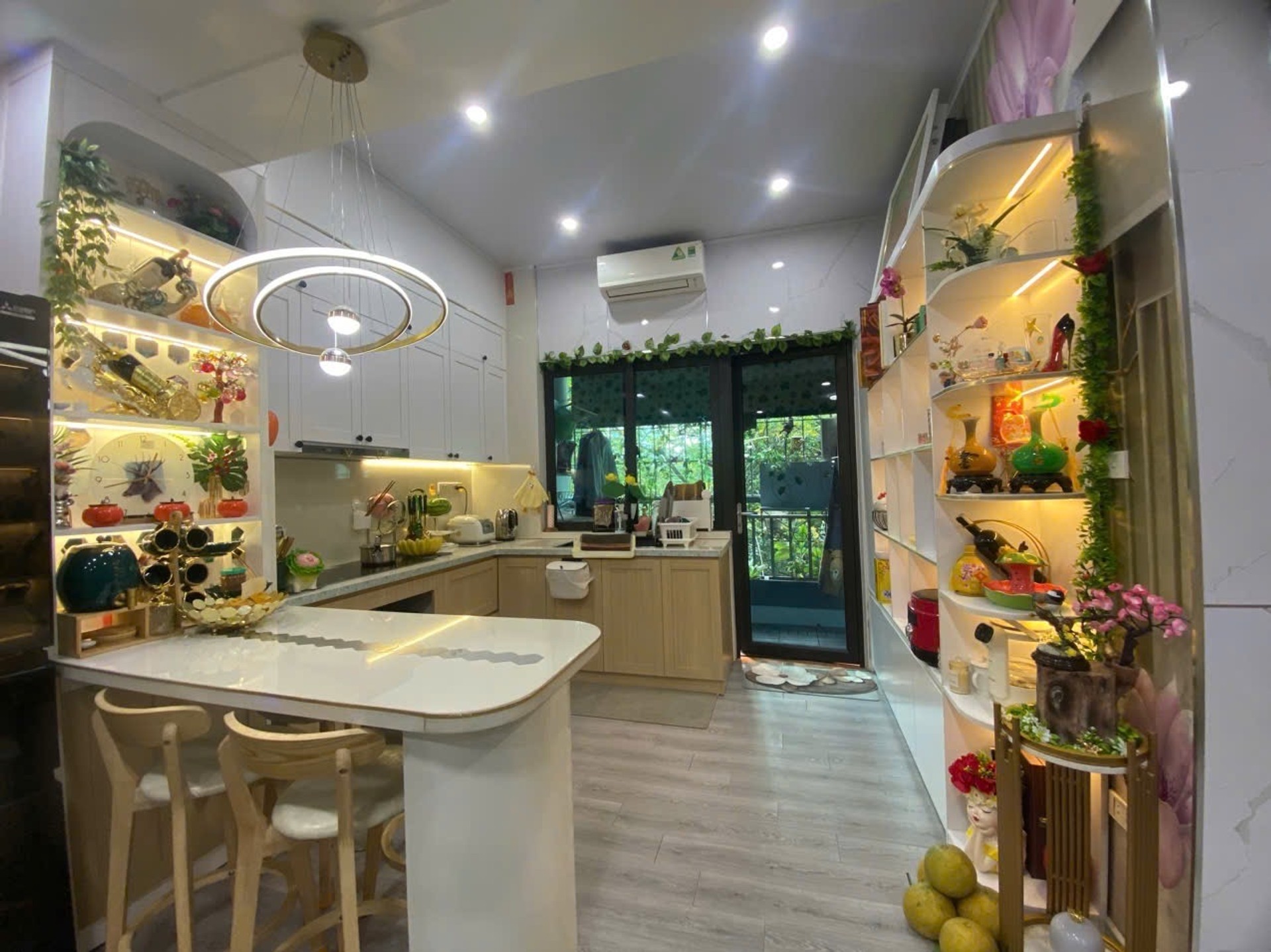 Bán nhà Lê Văn Lương - diện tích 53m2 3 tầng - Mặt phố - giá 4,3 tỷ