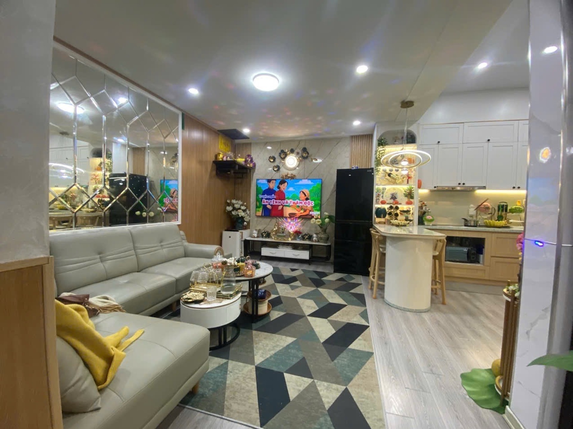 Bán nhà Lê Văn Lương - diện tích 53m2 3 tầng - Mặt phố - giá 4,3 tỷ