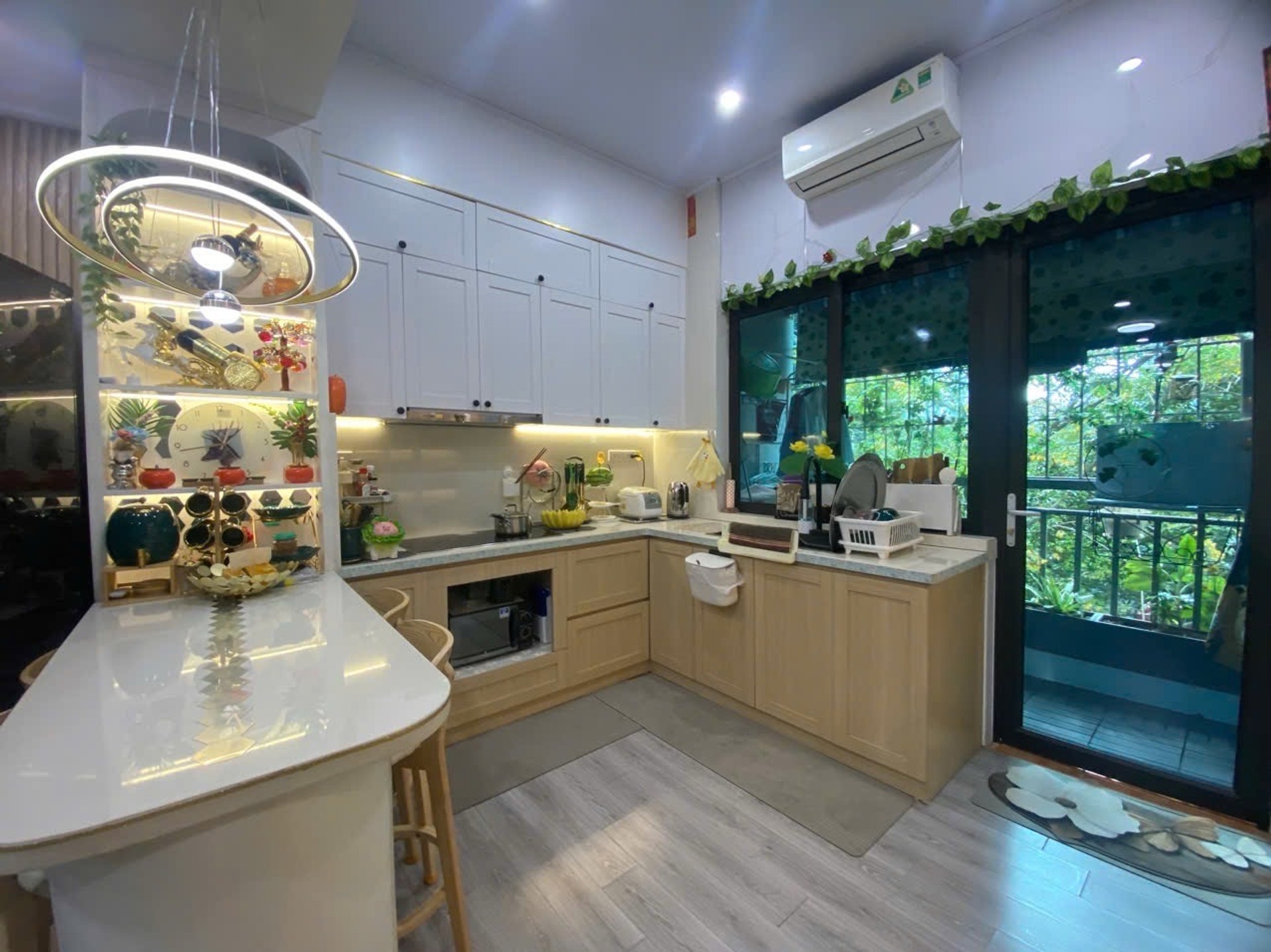 Bán nhà Lê Văn Lương - diện tích 53m2 3 tầng - Mặt phố - giá 4,3 tỷ