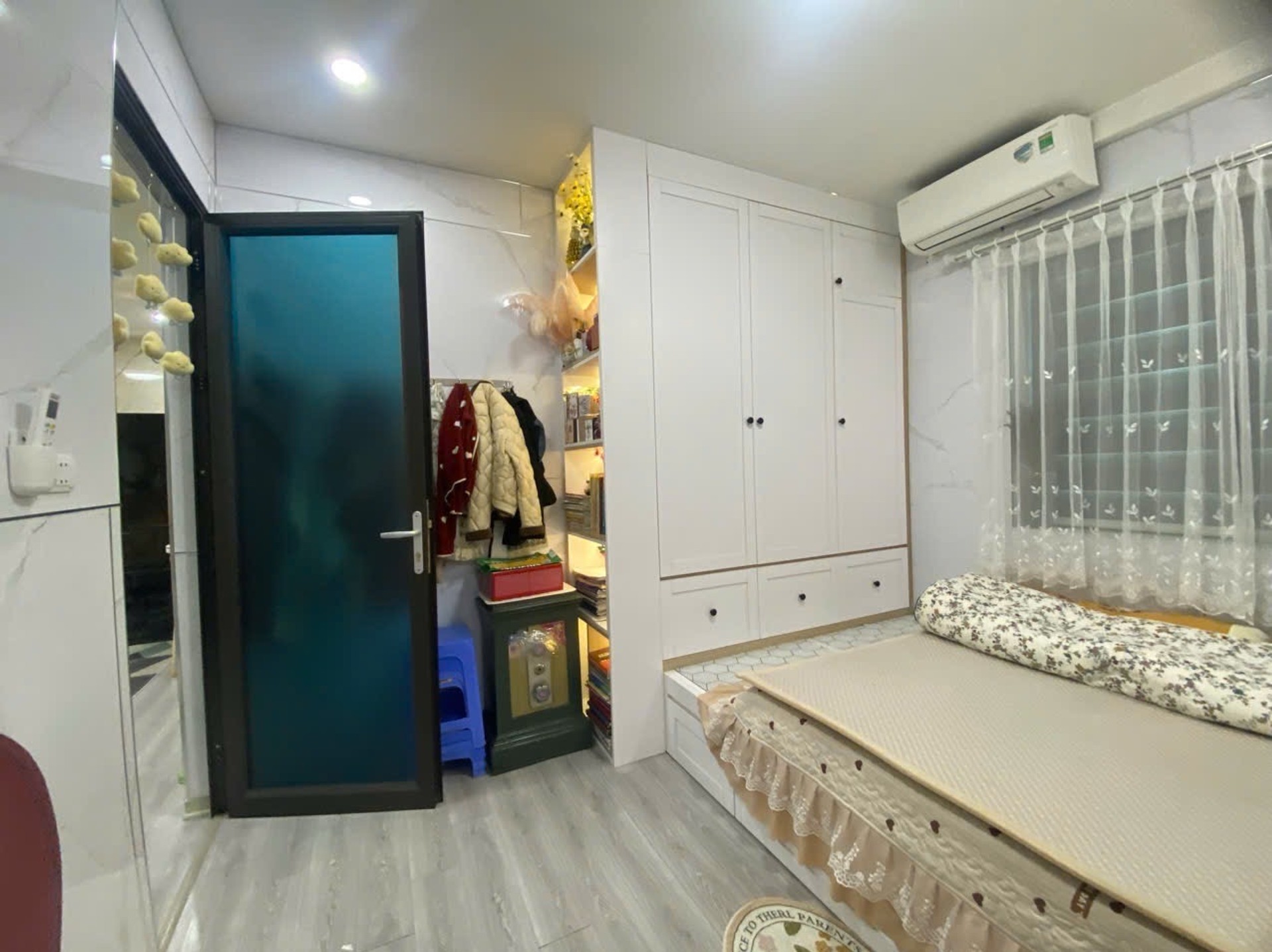 Bán nhà Lê Văn Lương - diện tích 53m2 3 tầng - Mặt phố - giá 4,3 tỷ