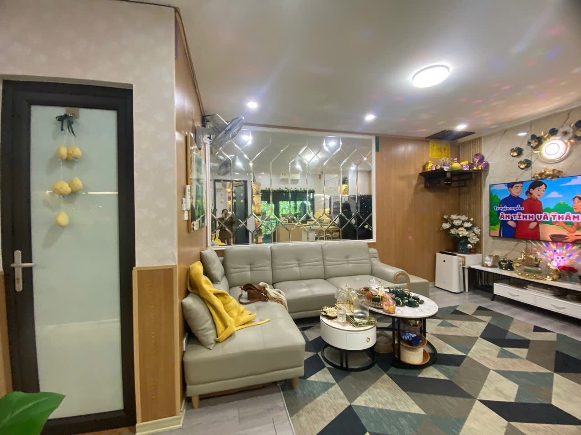 Bán nhà Lê Văn Lương - diện tích 53m2 3 tầng - Mặt phố - giá 4,3 tỷ