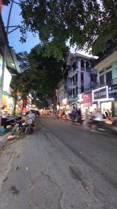 Bán nhà Trương Định - diện tích 64m2 5 tầng - Mặt phố kinh doanh sầm uất - giá 26 tỷ