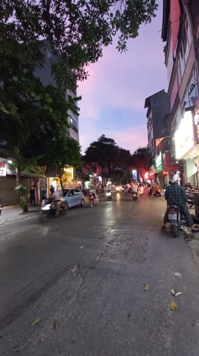 Bán nhà Trương Định - diện tích 64m2 5 tầng - Mặt phố kinh doanh sầm uất - giá 26 tỷ